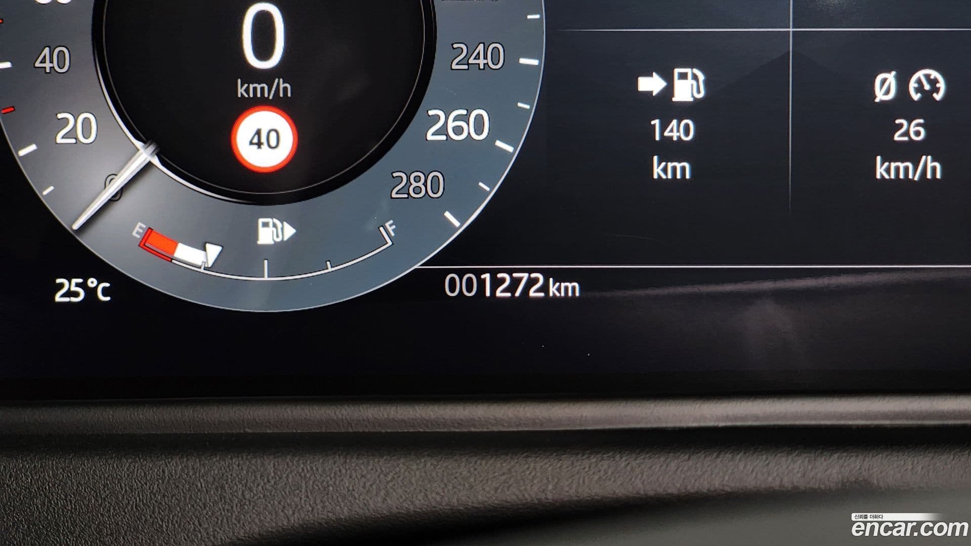 Main__Slider__Photo:Range Rover Velar Land Rover 2025.7-34