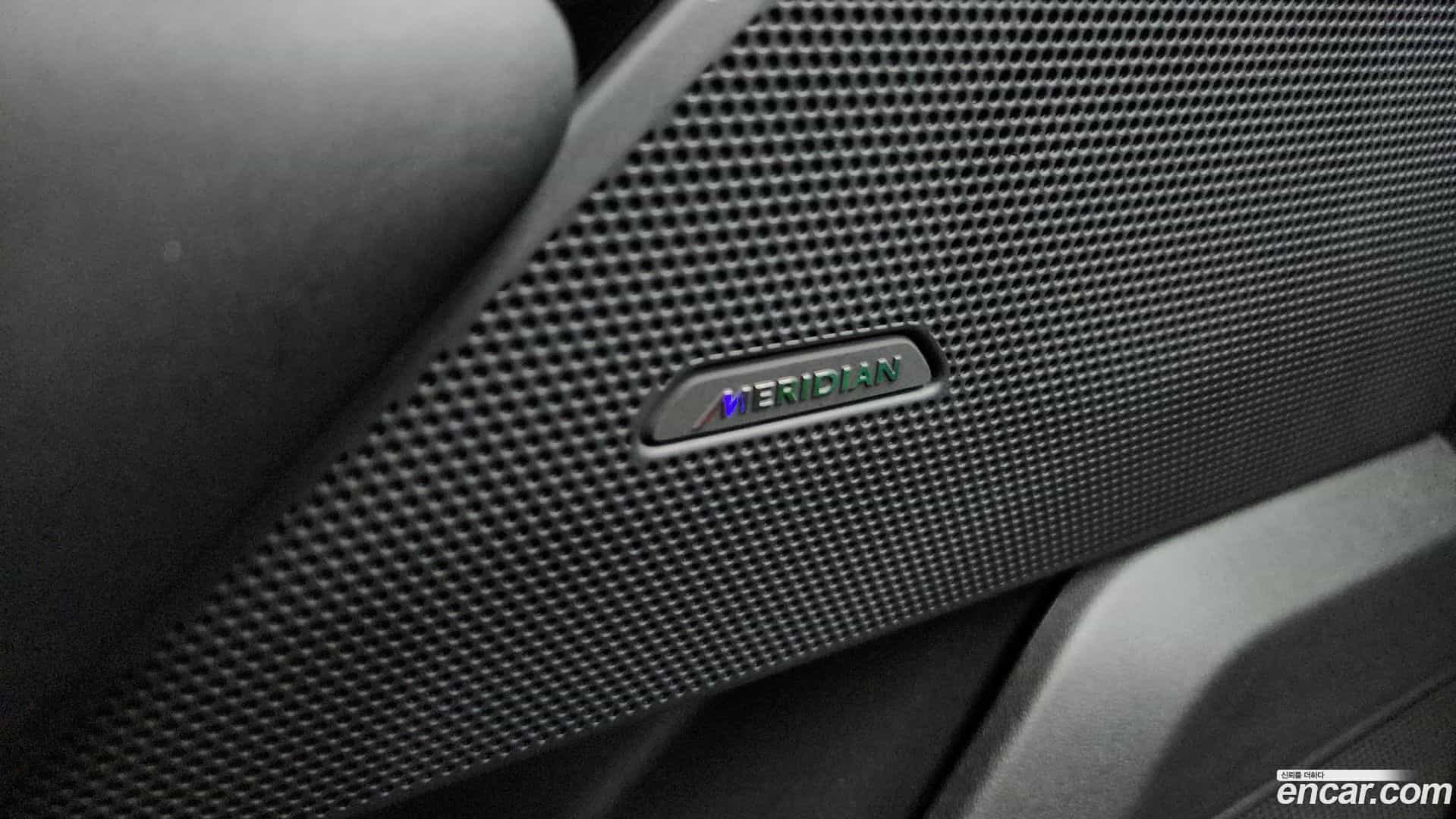 Range Rover Velar Land Rover 2025.7-OPTION-049