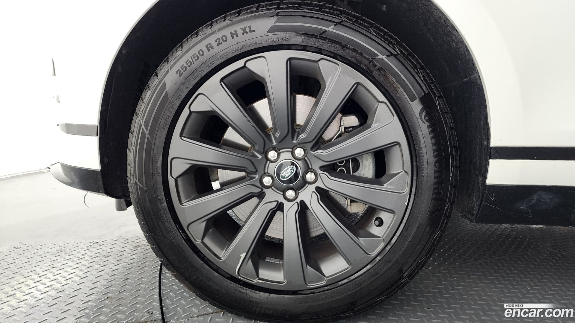 Main__Slider__Photo:Range Rover Velar Land Rover 2022.11-4