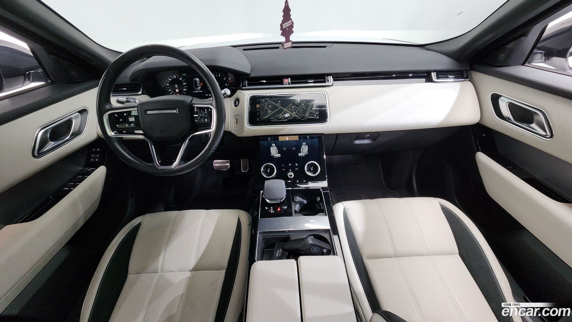 Main__Slider__Photo:Range Rover Velar Land Rover 2022.11-6