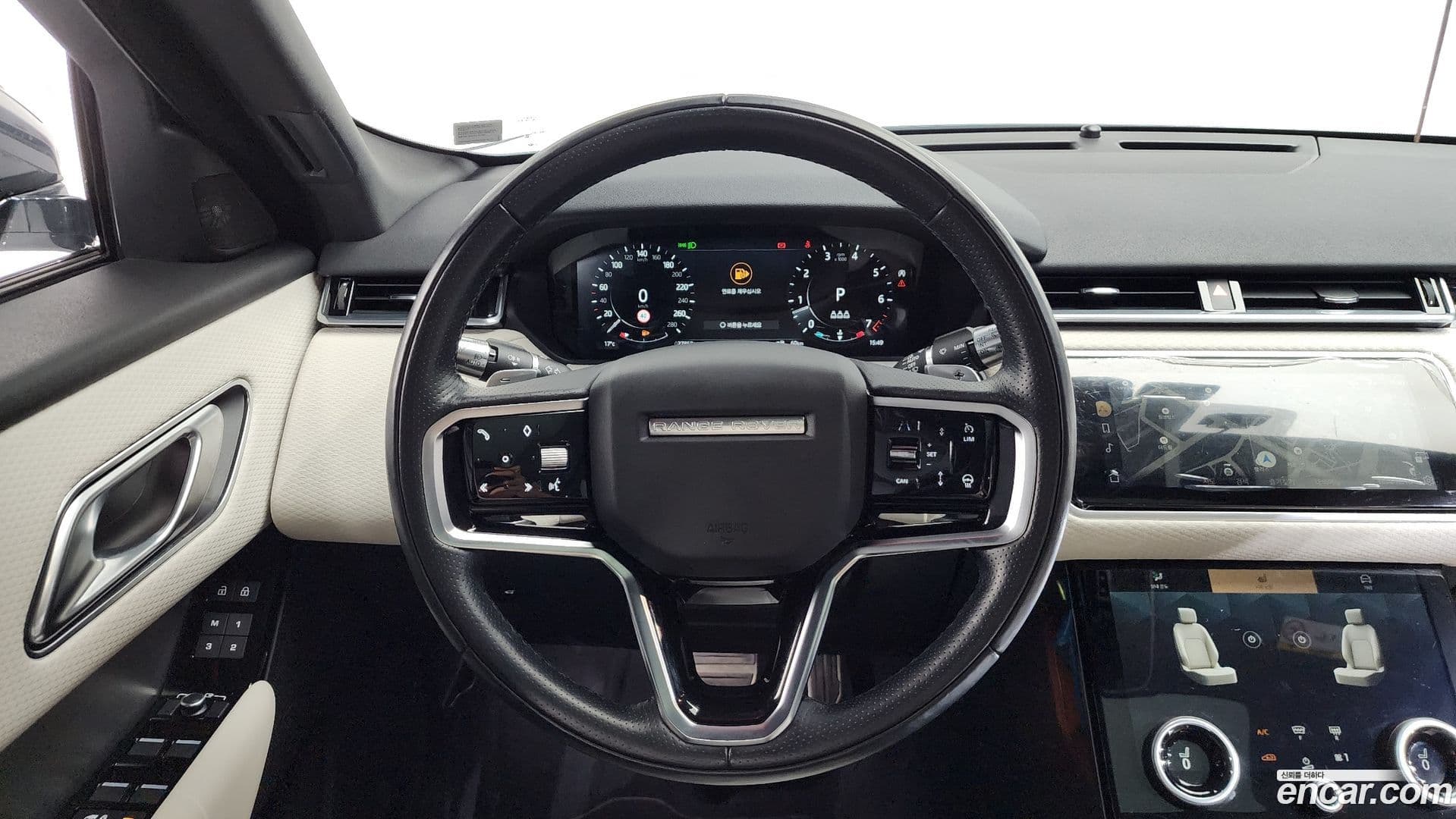 Main__Slider__Photo:Range Rover Velar Land Rover 2022.11-11