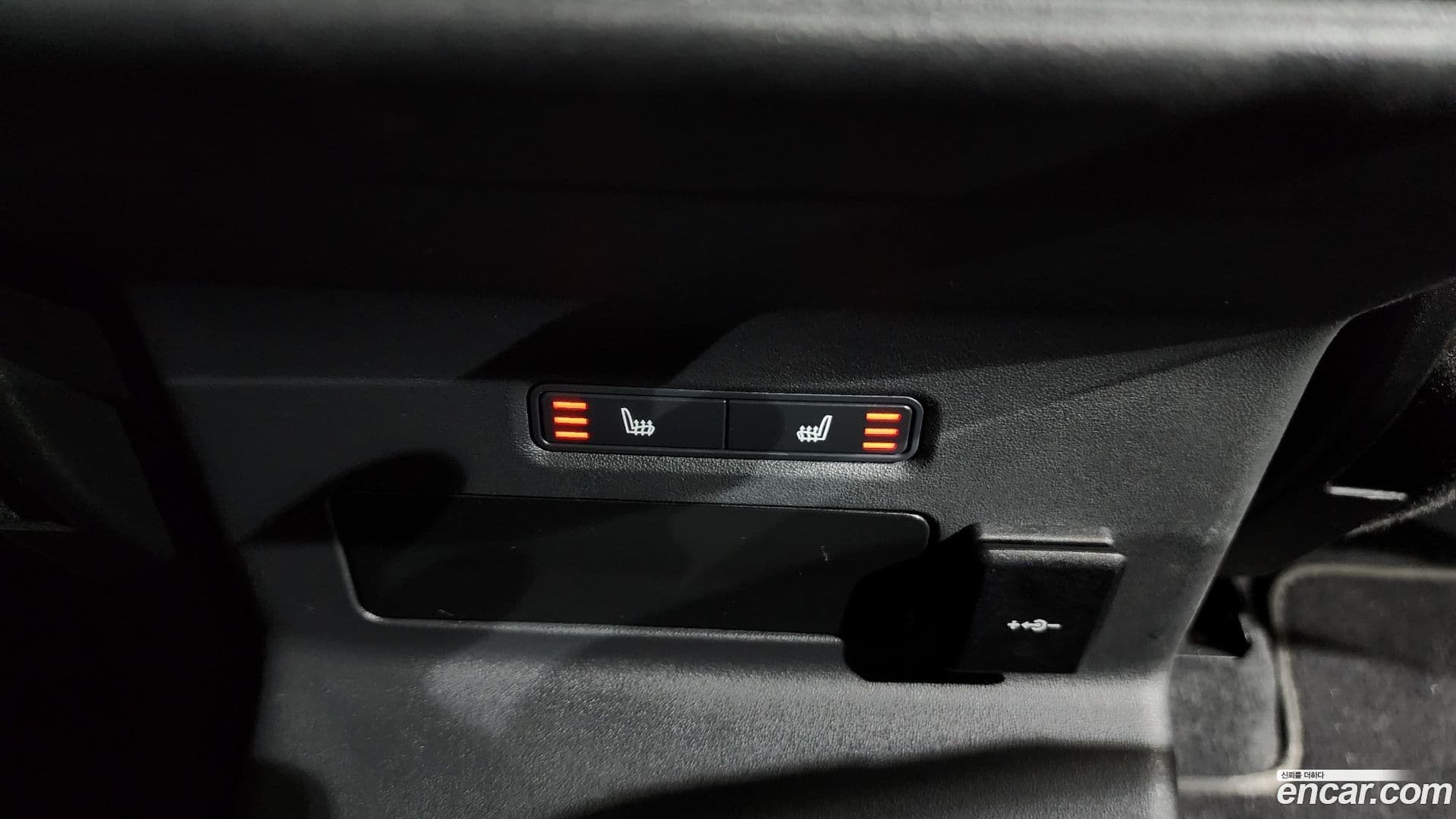 Main__Slider__Photo:Range Rover Velar Land Rover 2022.11-14