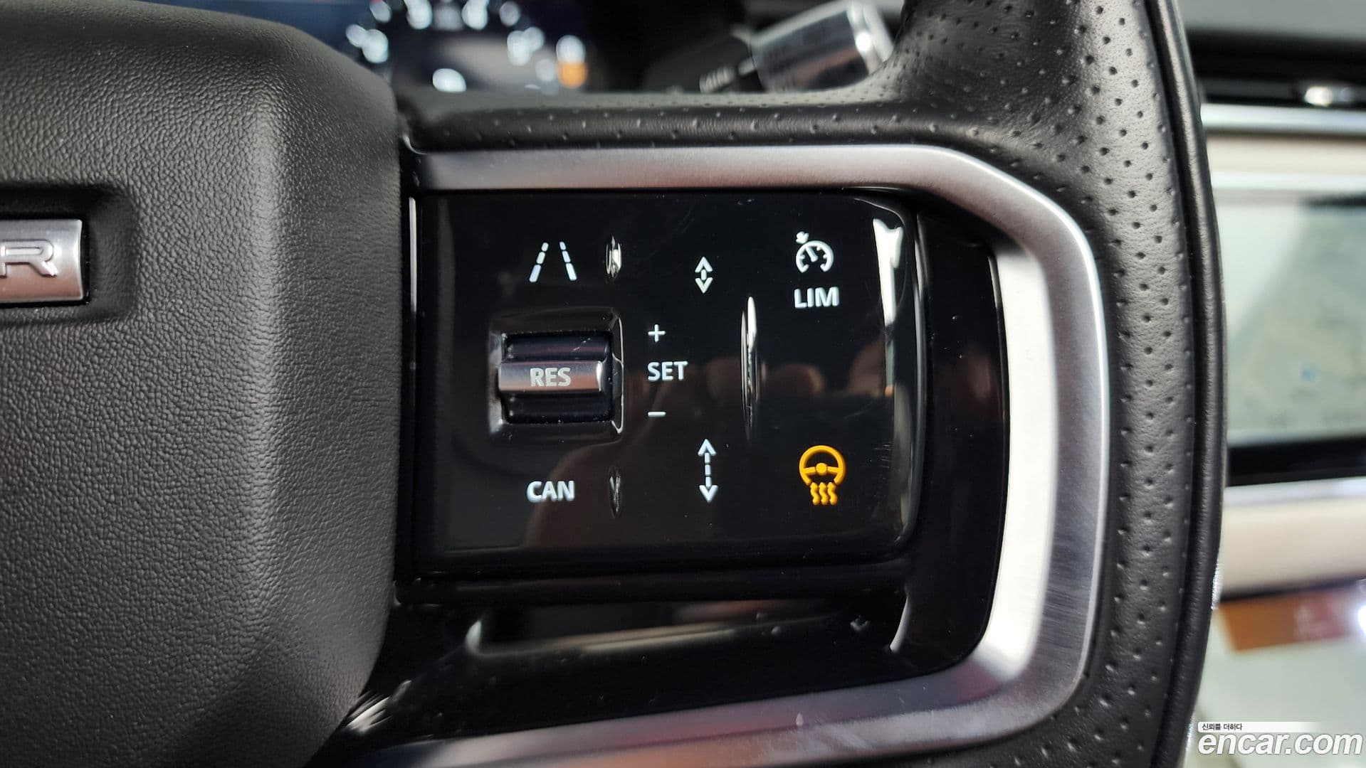 Main__Slider__Photo:Range Rover Velar Land Rover 2022.11-16