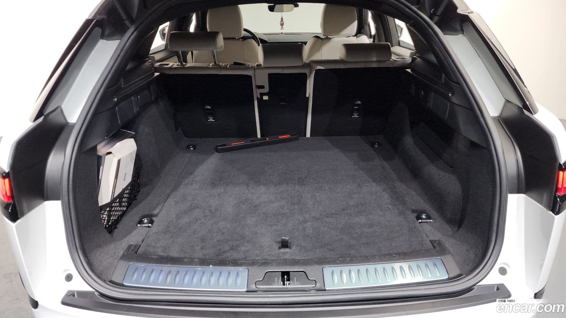 Main__Slider__Photo:Range Rover Velar Land Rover 2022.11-19