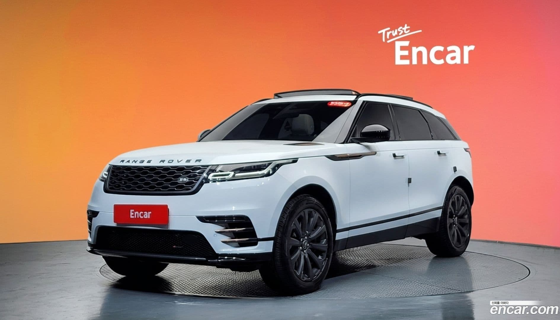 Main__Slider__Photo:Range Rover Velar Land Rover 2022.11-0