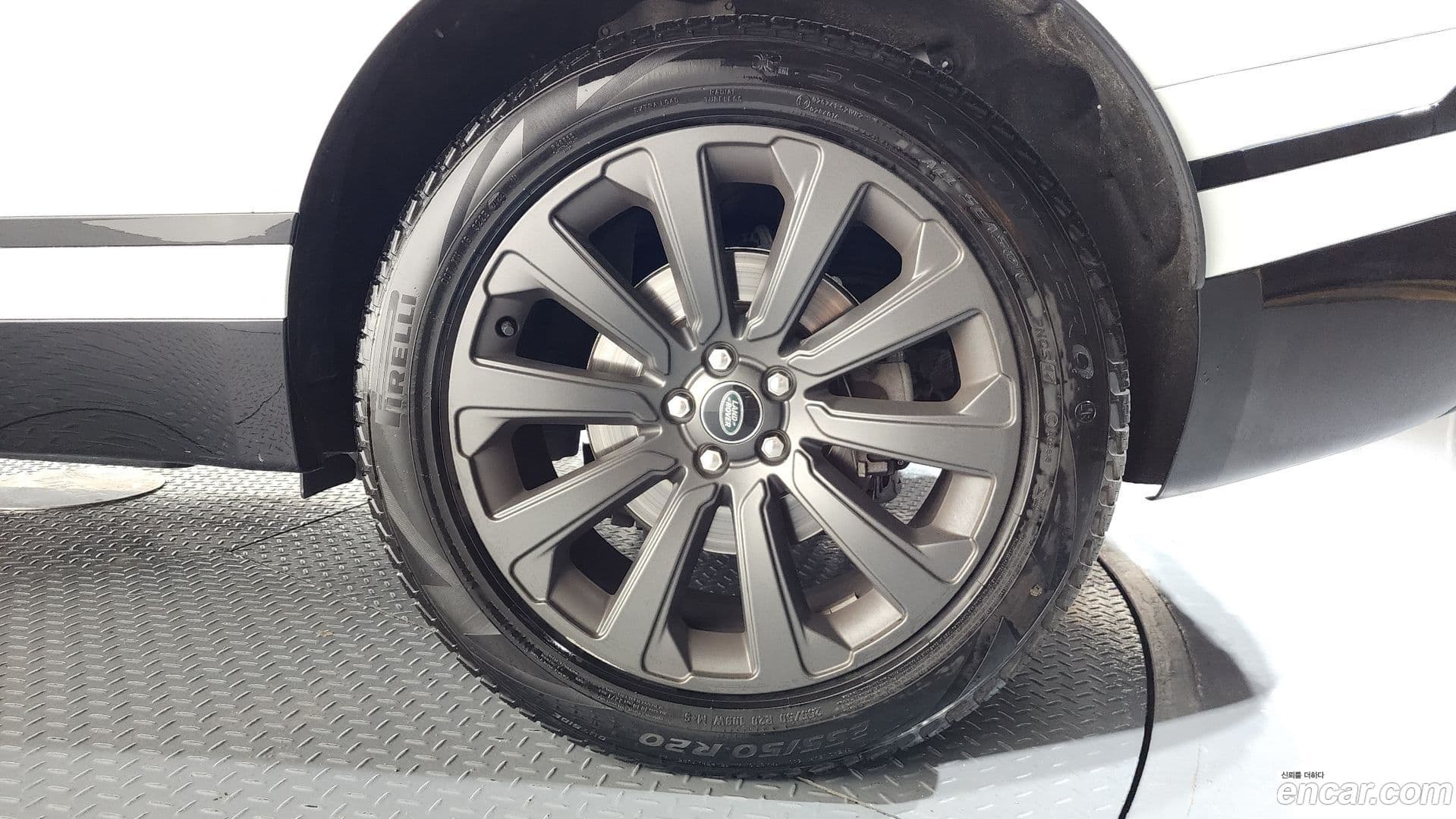 Main__Slider__Photo:Range Rover Velar Land Rover 2022.11-20