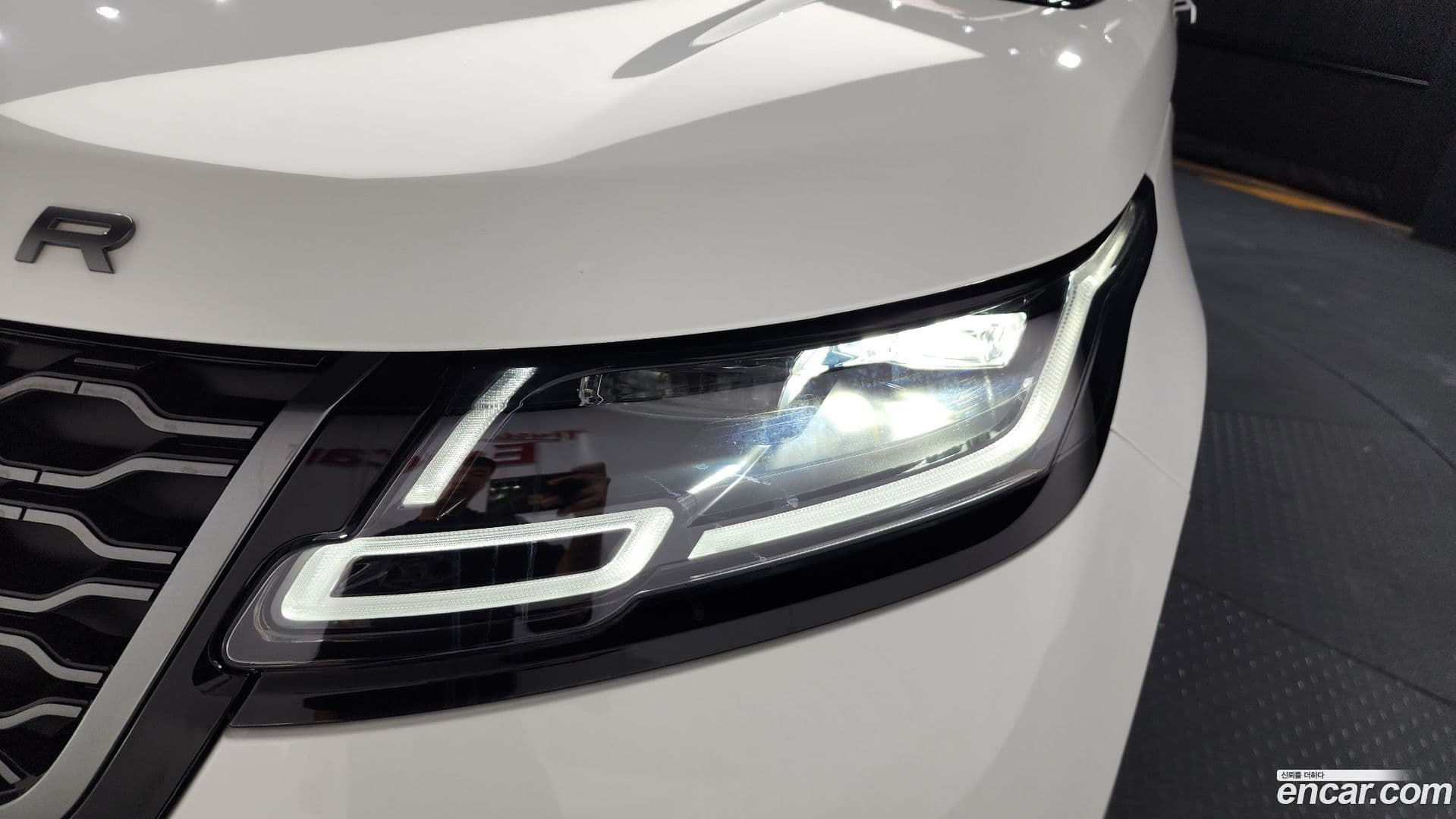 Main__Slider__Photo:Range Rover Velar Land Rover 2022.11-21