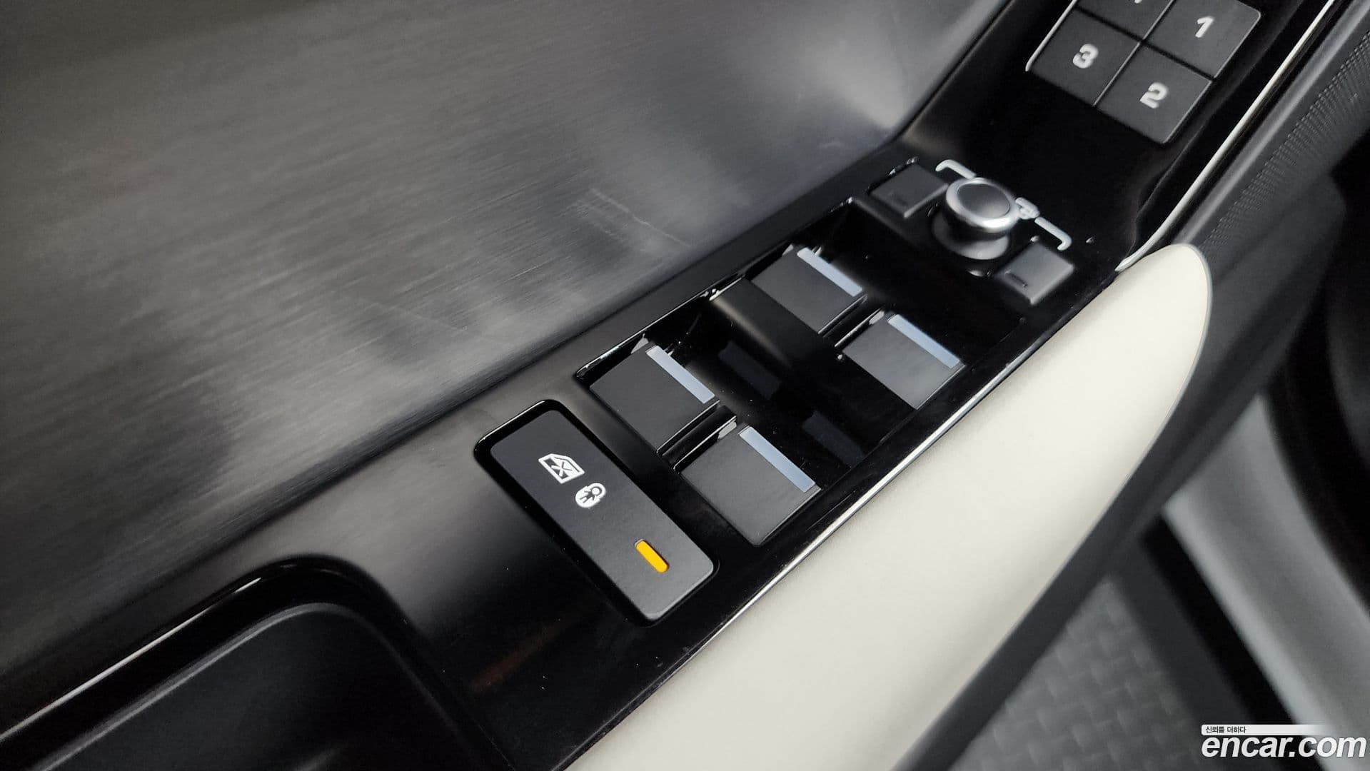 Main__Slider__Photo:Range Rover Velar Land Rover 2022.11-29