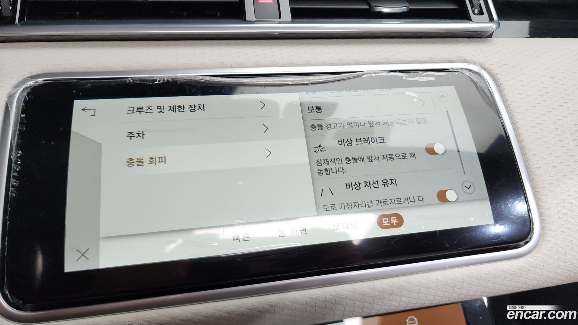 Main__Slider__Photo:Range Rover Velar Land Rover 2022.11-31