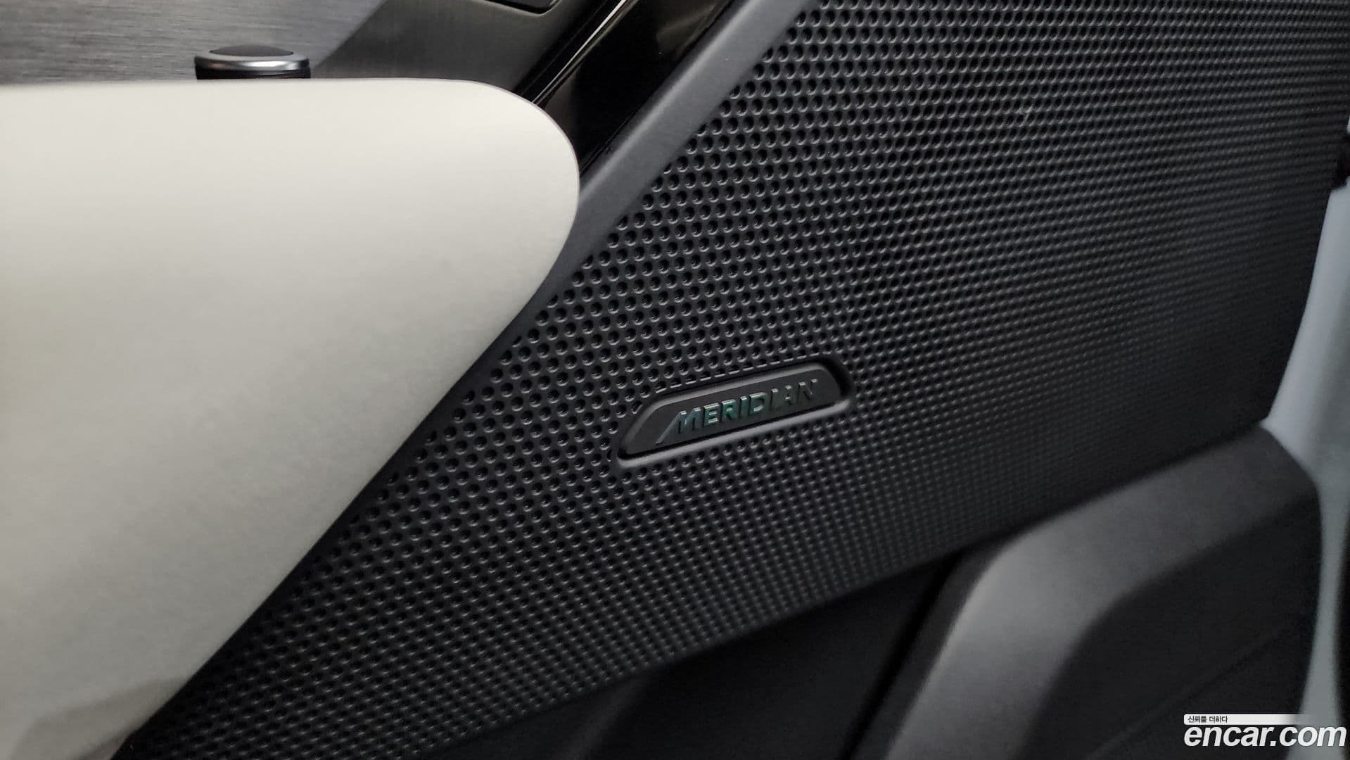 Main__Slider__Photo:Range Rover Velar Land Rover 2022.11-33