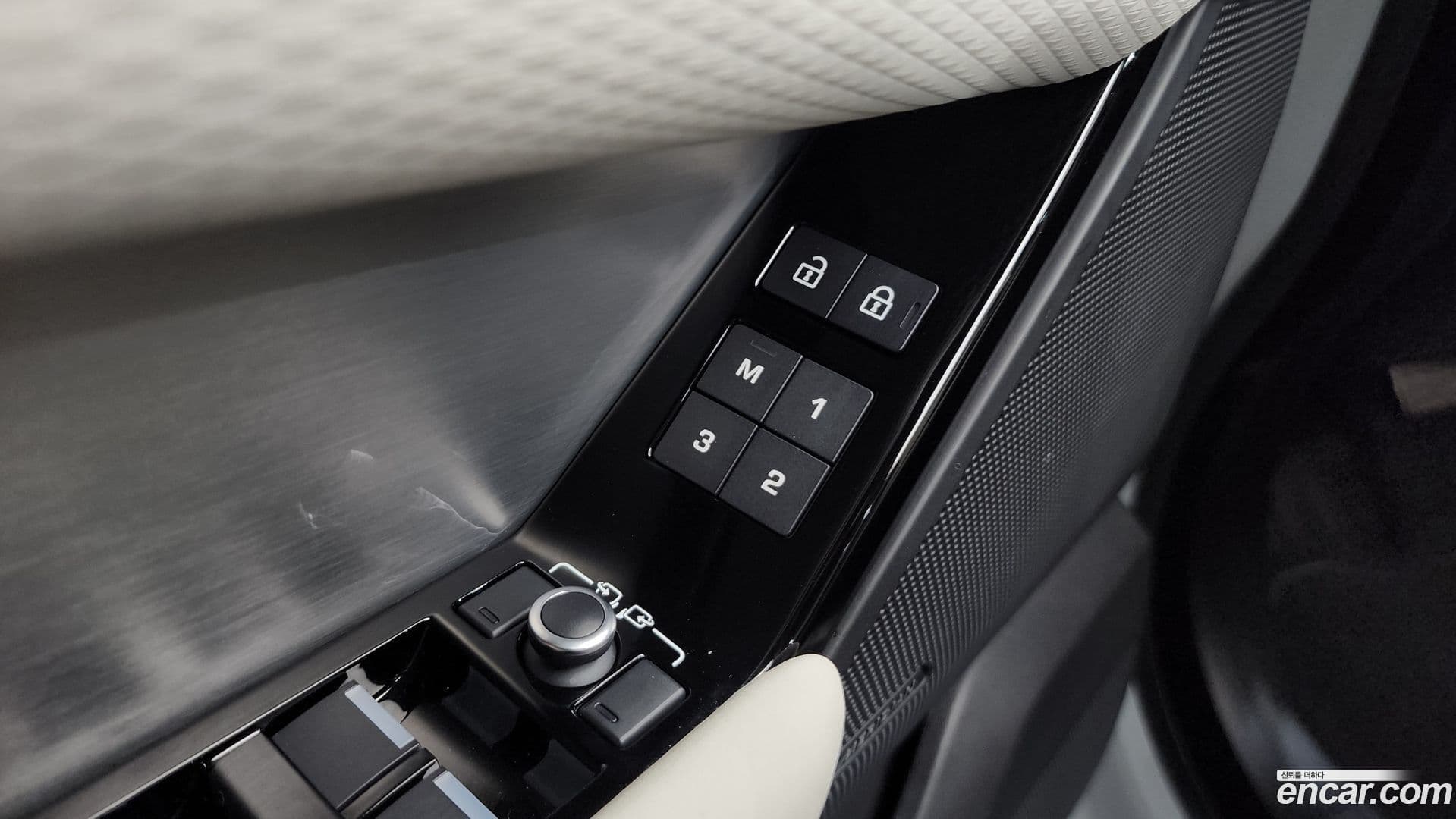 Main__Slider__Photo:Range Rover Velar Land Rover 2022.11-37