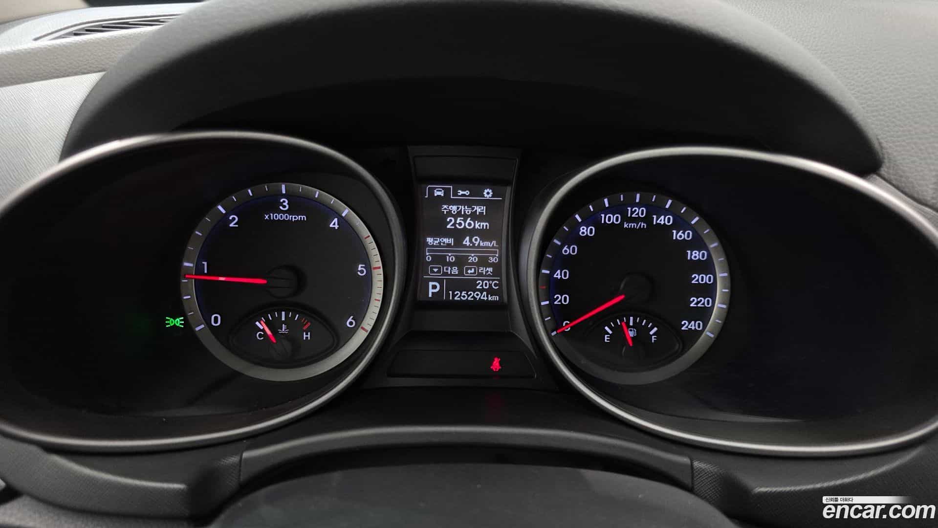 Santafe Hyundai 2015.2-INNER-008