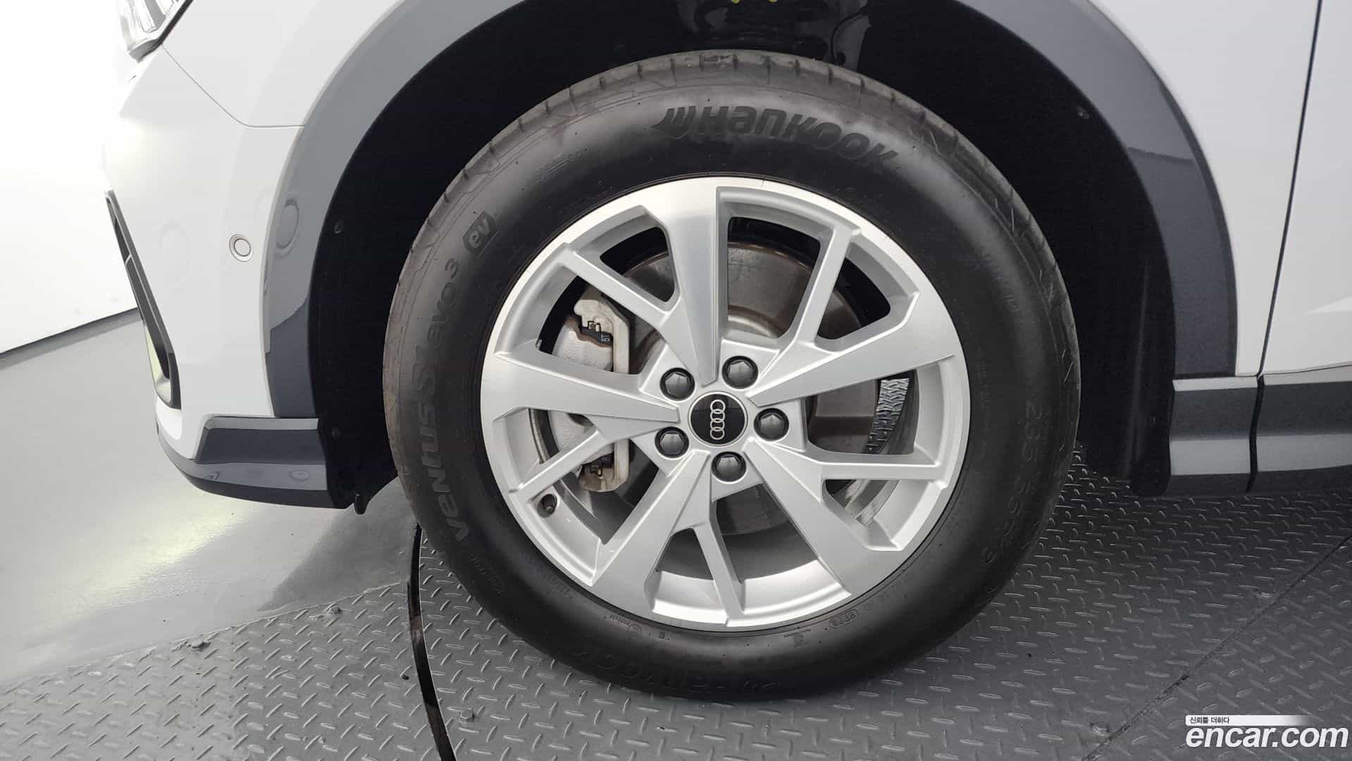 Q3 Audi 2024.11-OUTER-005