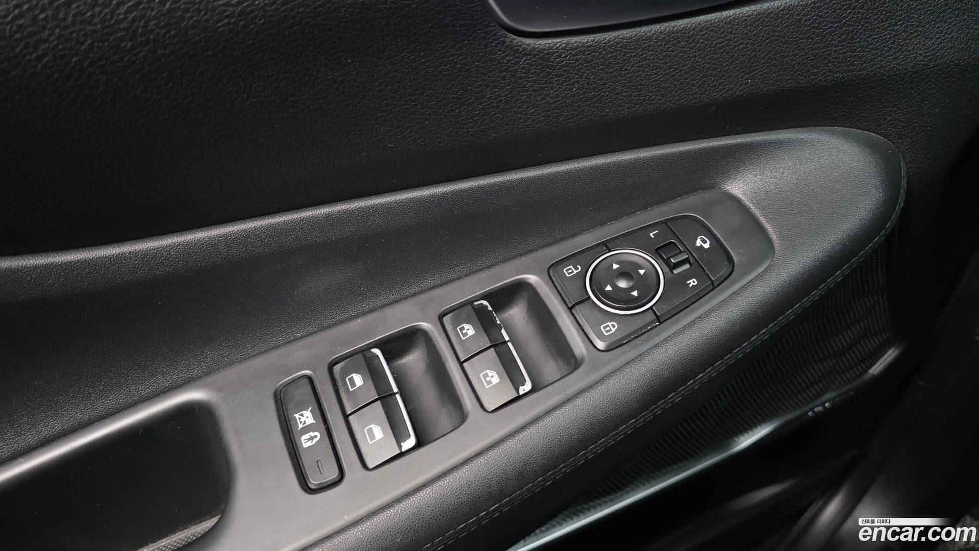 Main__Slider__Photo:Santafe Hyundai 2019.0-18