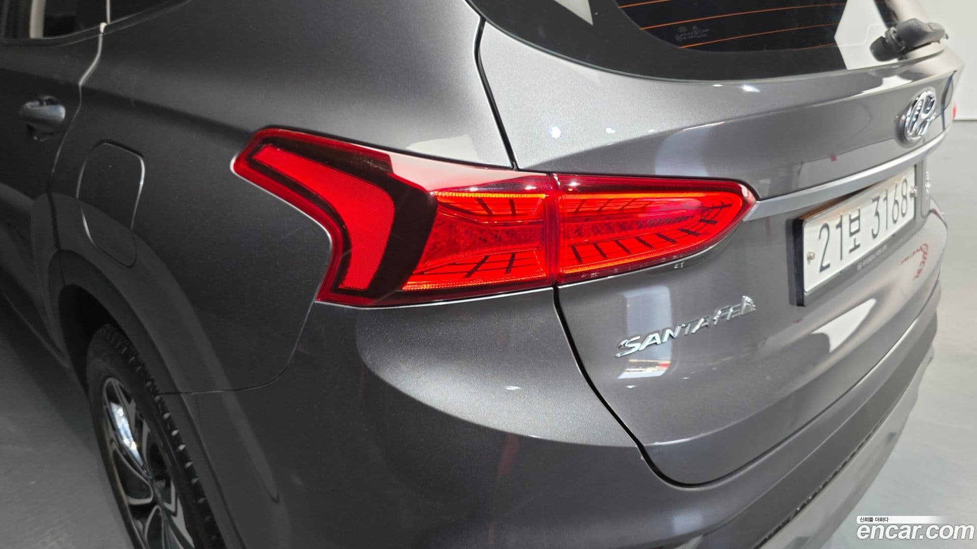 Main__Slider__Photo:Santafe Hyundai 2019.0-22