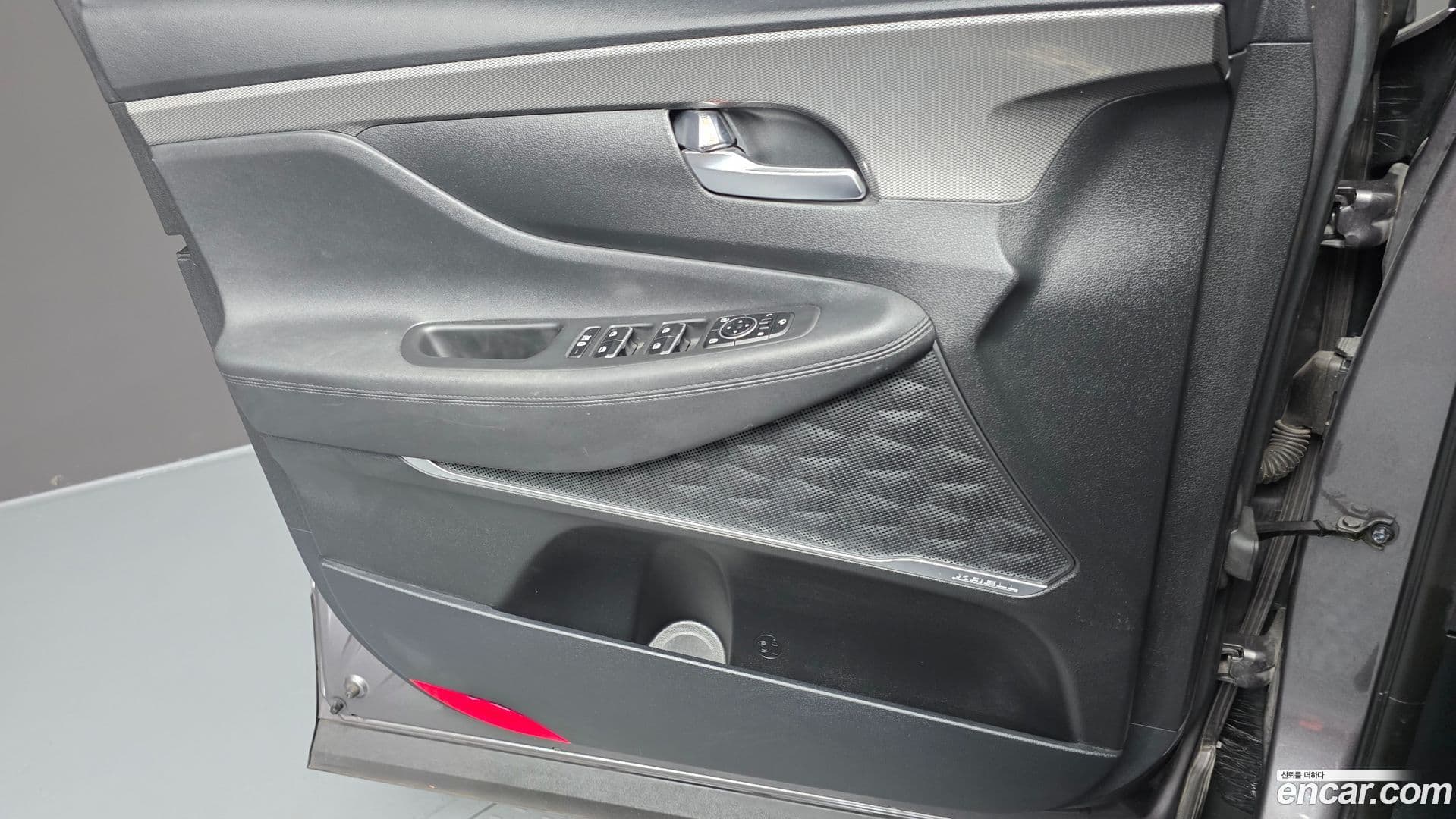 Main__Slider__Photo:Santafe Hyundai 2019.0-23