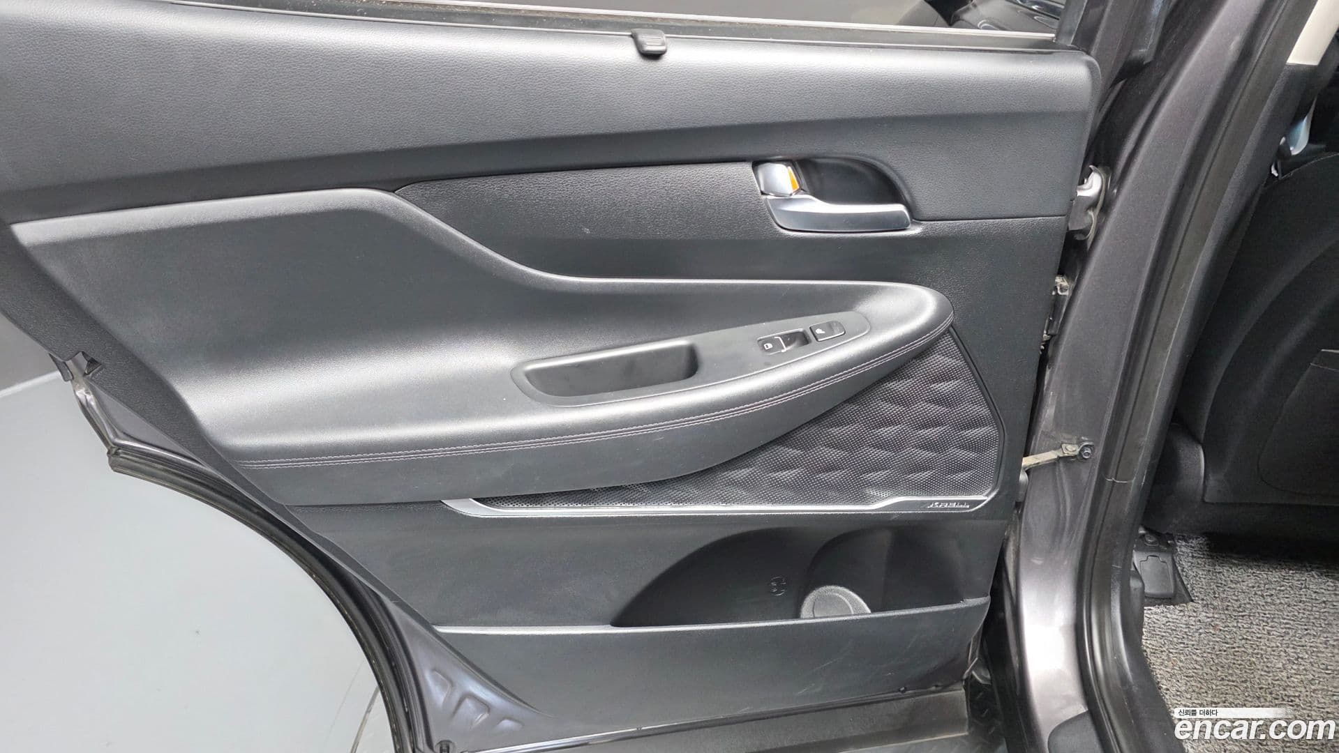 Main__Slider__Photo:Santafe Hyundai 2019.0-24