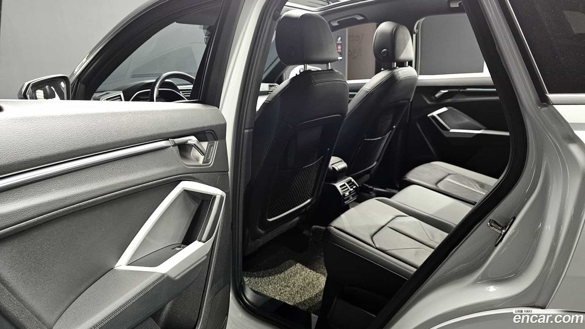 Q3 Audi 2023.1-INNER-036