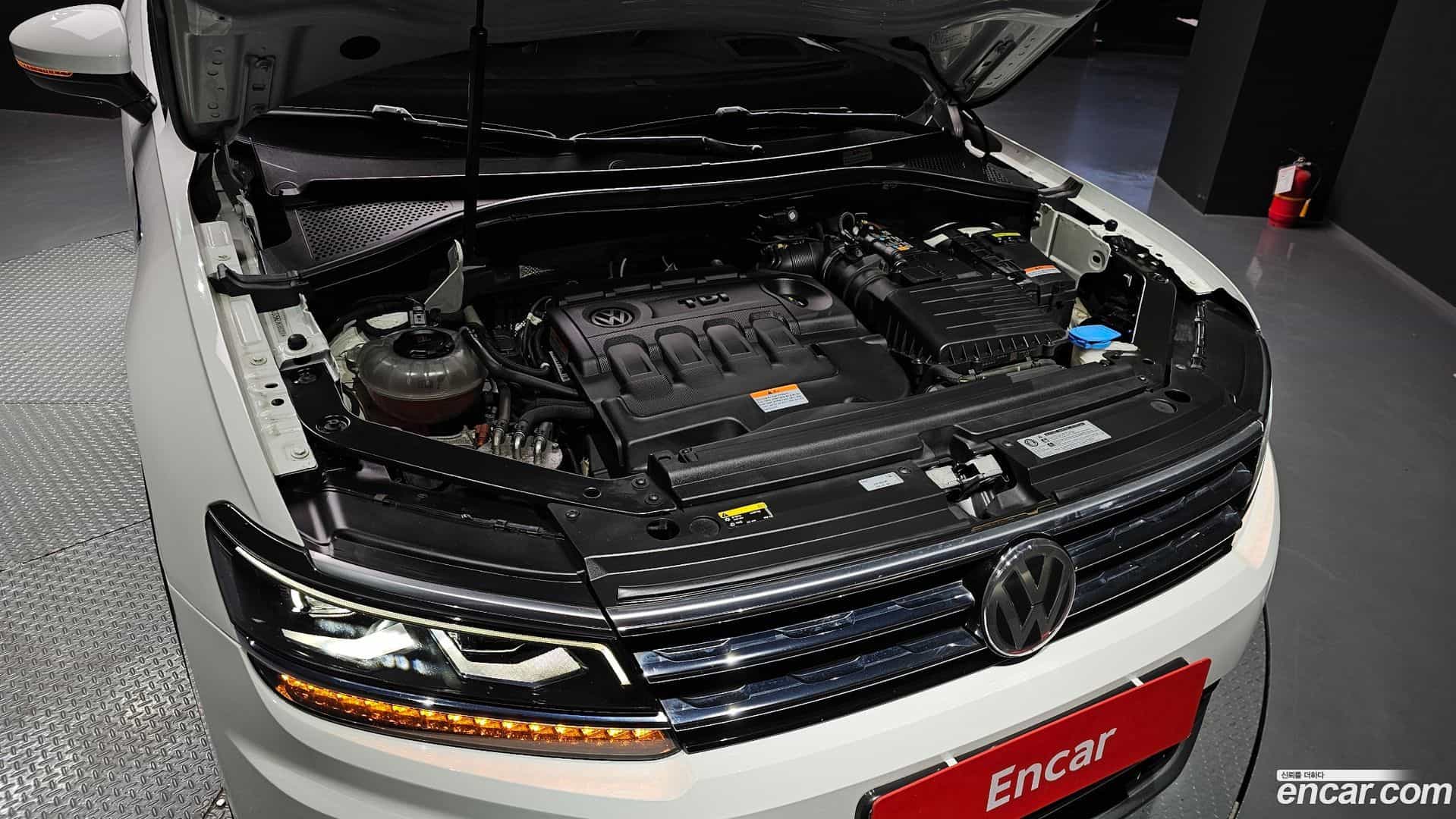 Tiguan Volkswagen 2018.10-OUTER-006