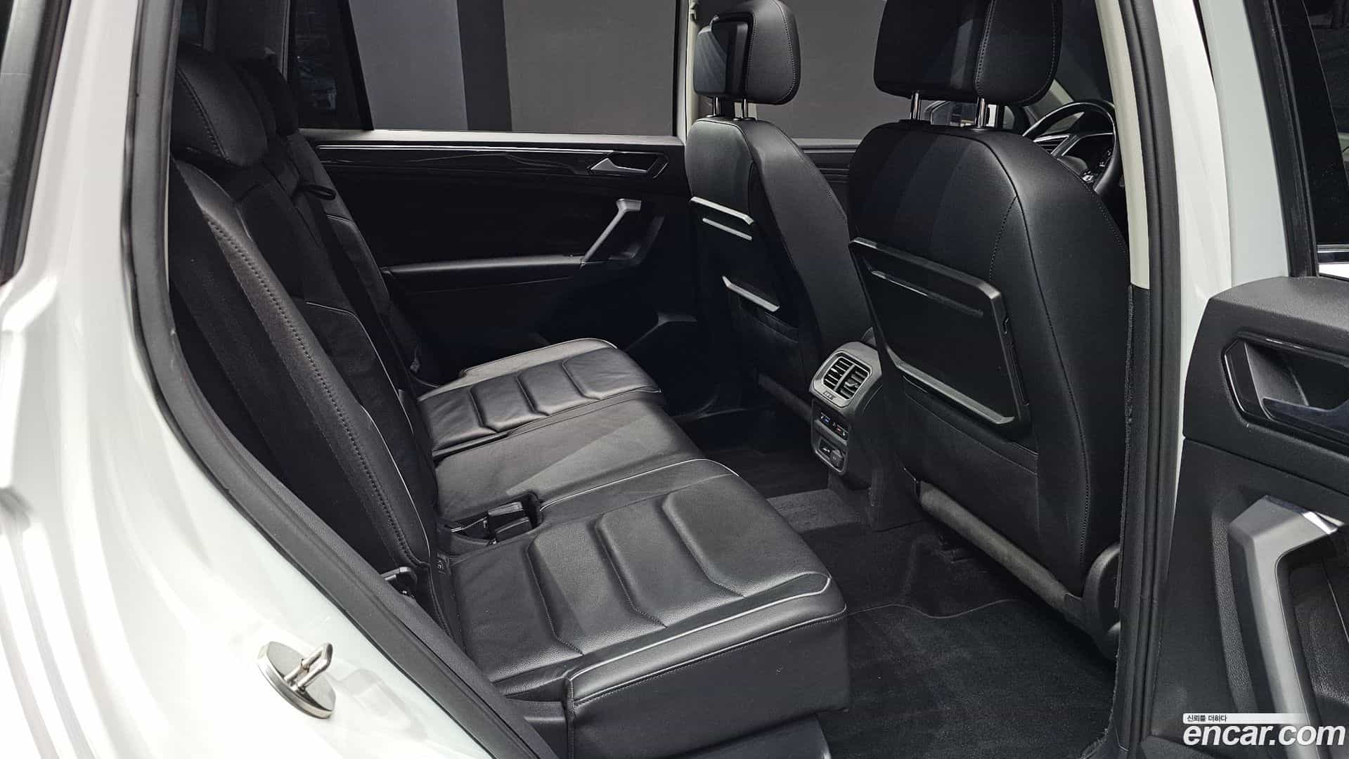 Tiguan Volkswagen 2018.10-OPTION-016
