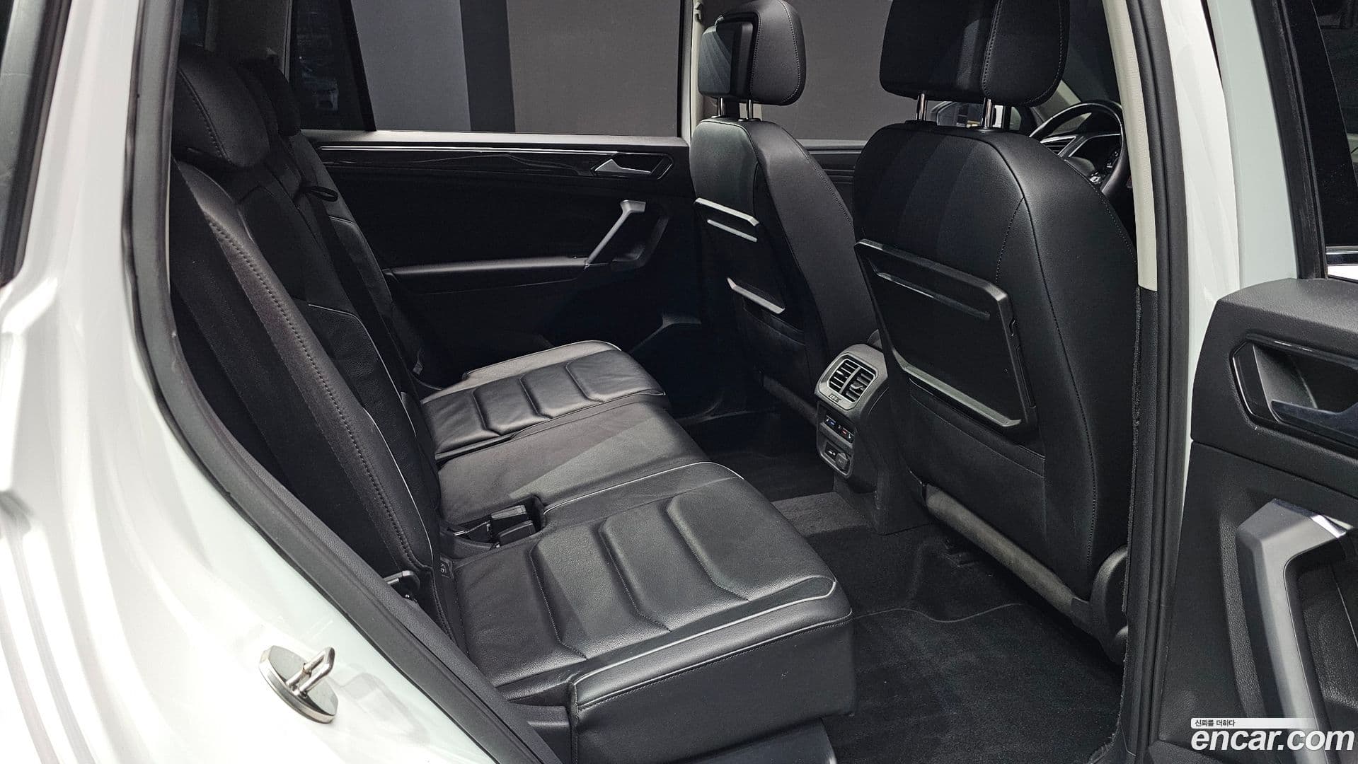 Main__Slider__Photo:Tiguan Volkswagen 2018.10-11
