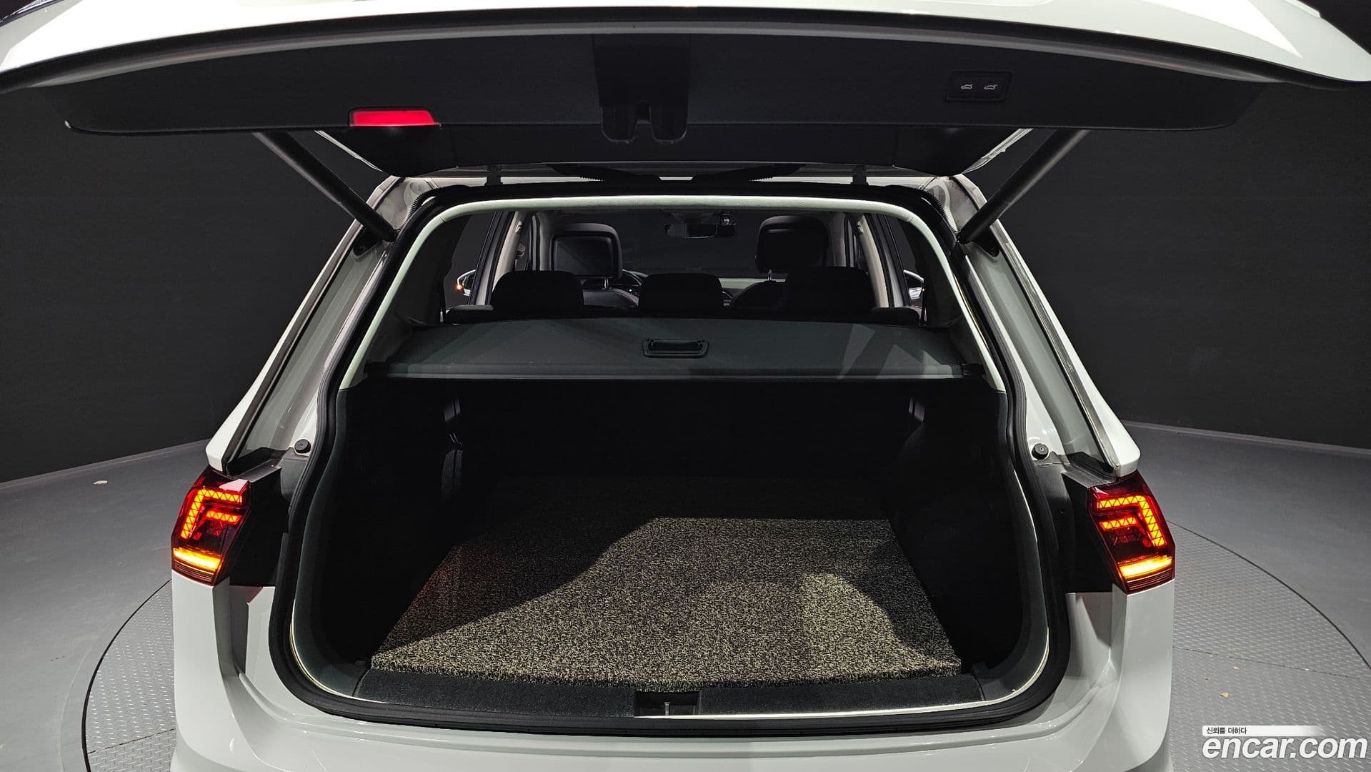 Main__Slider__Photo:Tiguan Volkswagen 2018.10-19