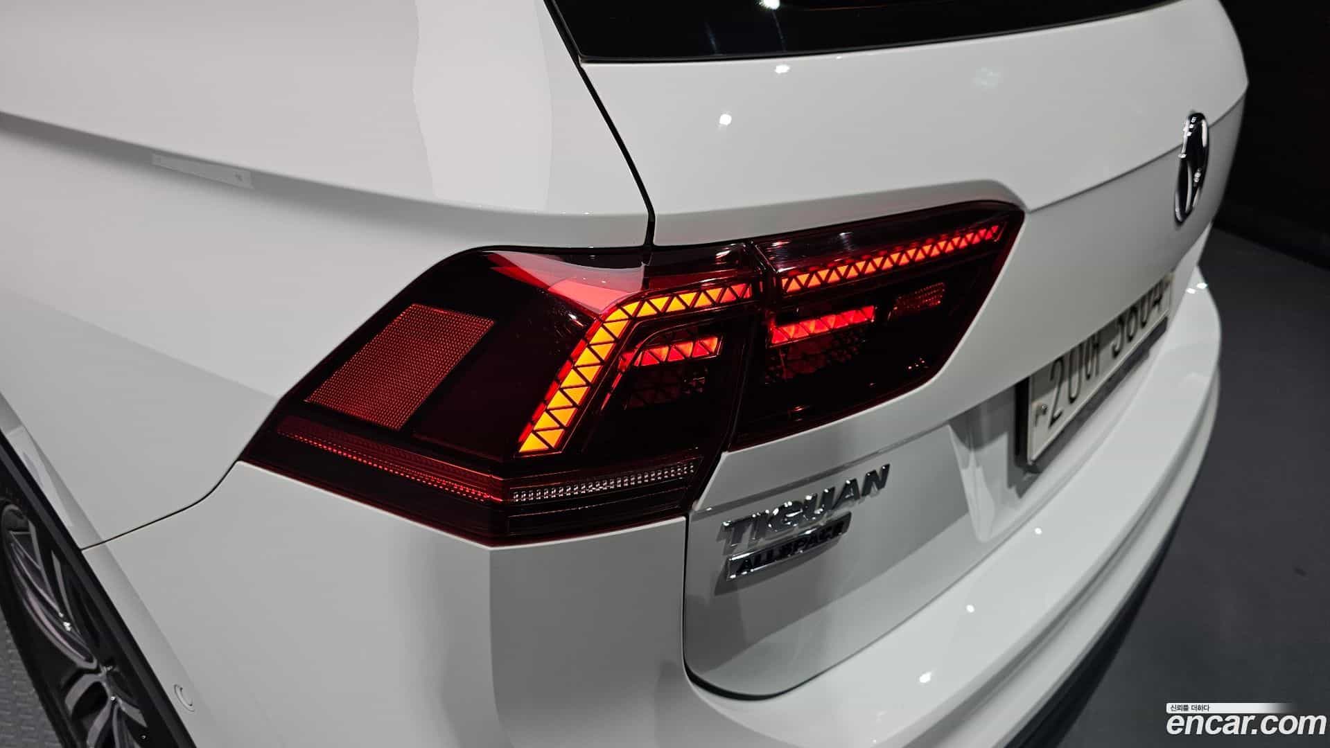 Tiguan Volkswagen 2018.10-OUTER-033