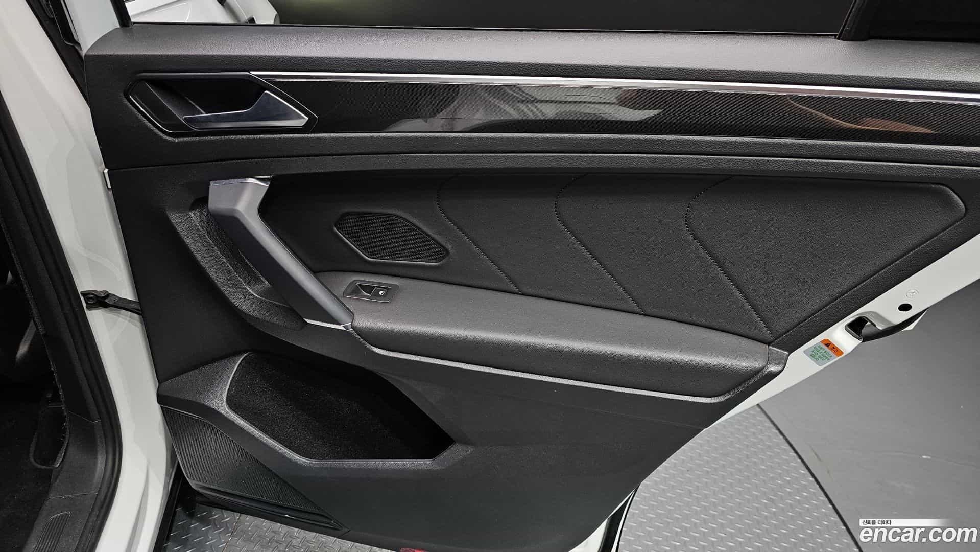 Tiguan Volkswagen 2018.10-INNER-035