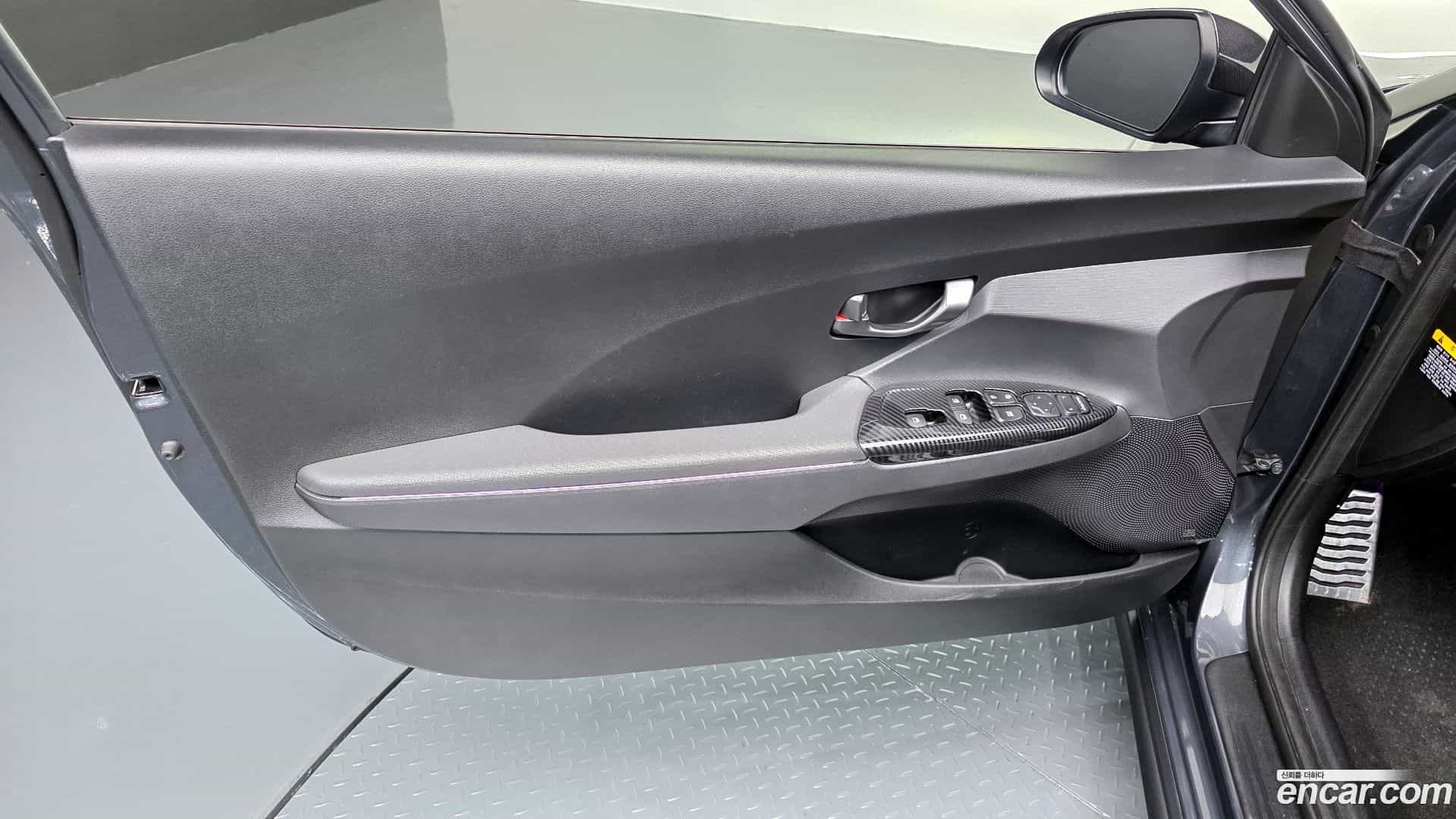 Veloster Hyundai 2020.6-INNER-034