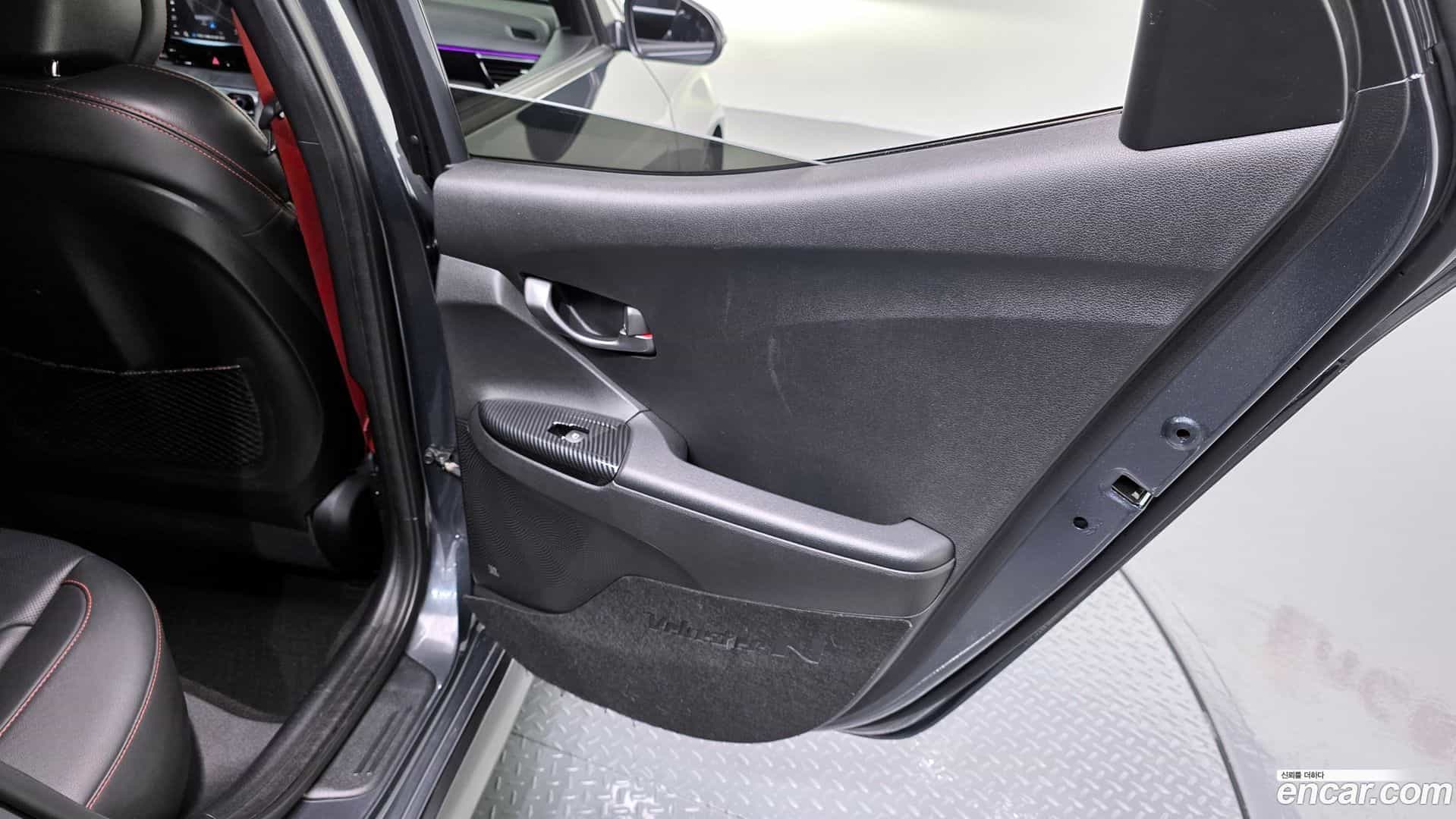 Veloster Hyundai 2020.6-INNER-035
