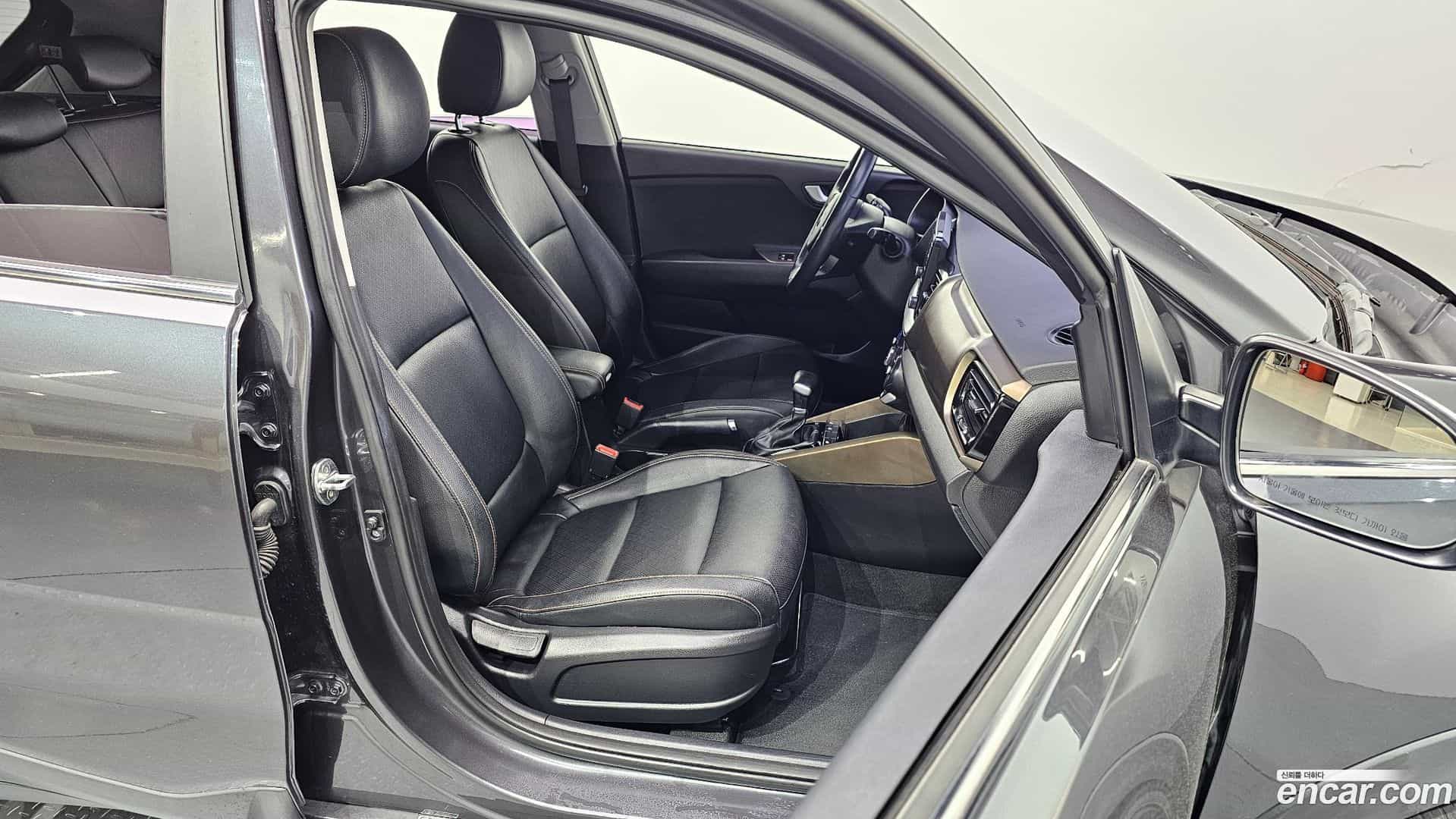 Stonic Kia 2018.11-INNER-010