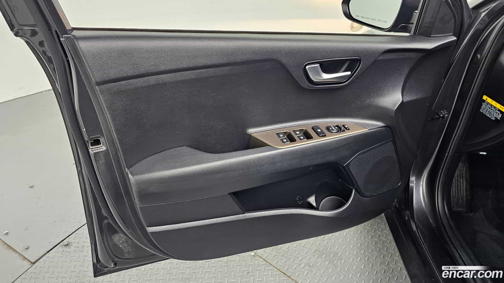 Stonic Kia 2018.11-INNER-034