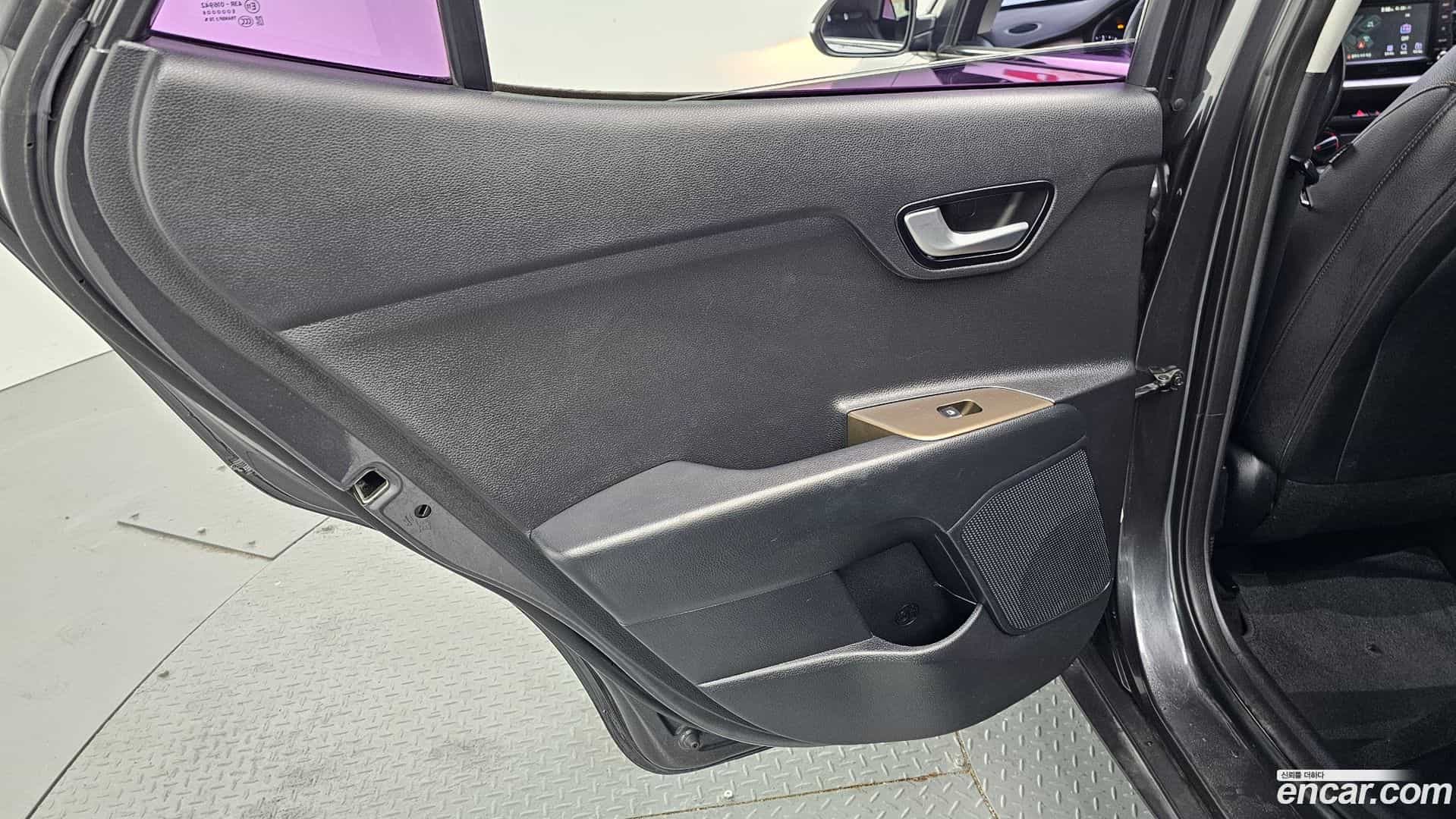 Stonic Kia 2018.11-INNER-035
