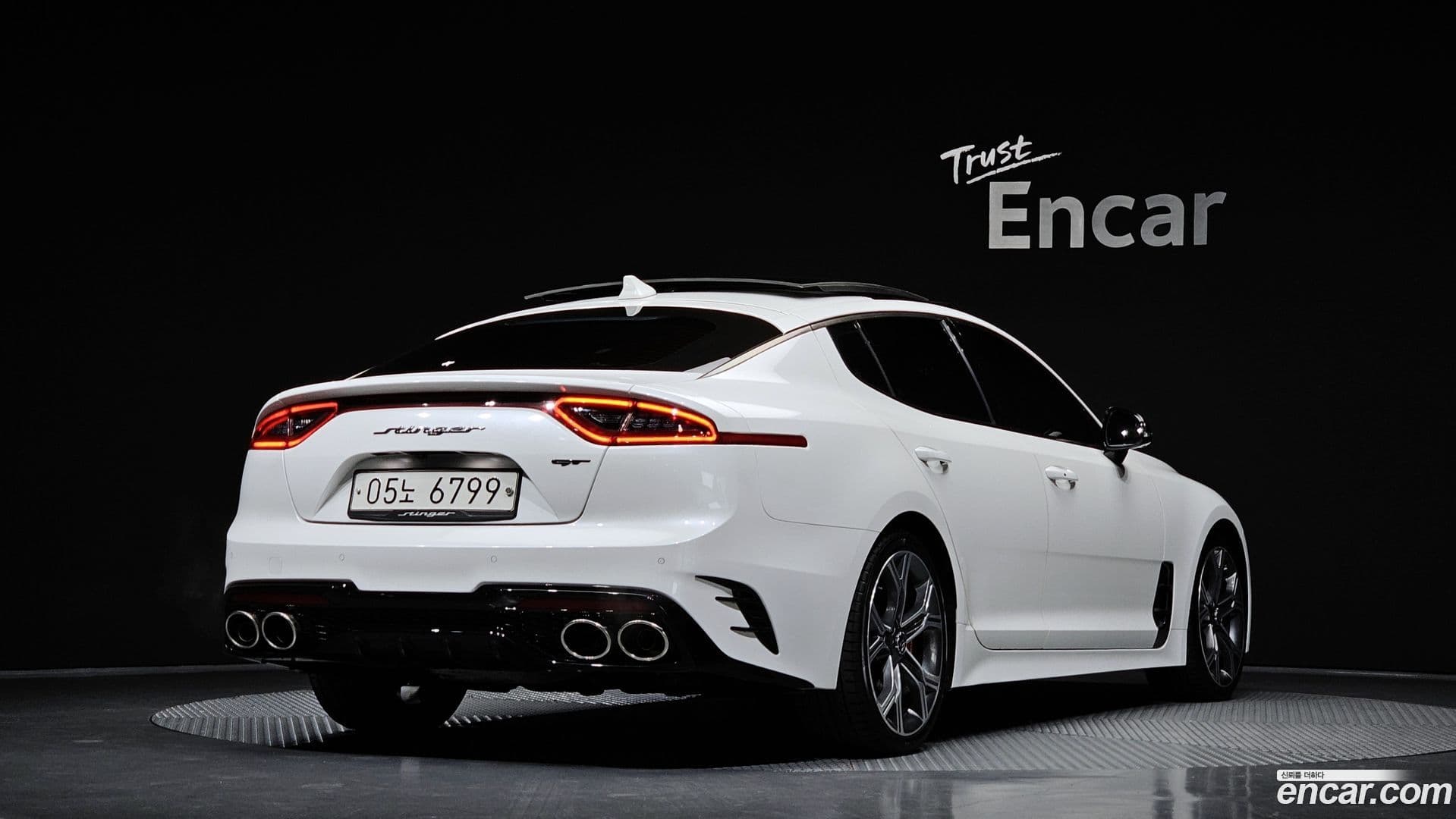 Main__Slider__Photo:Stinger Kia 2017.5-1