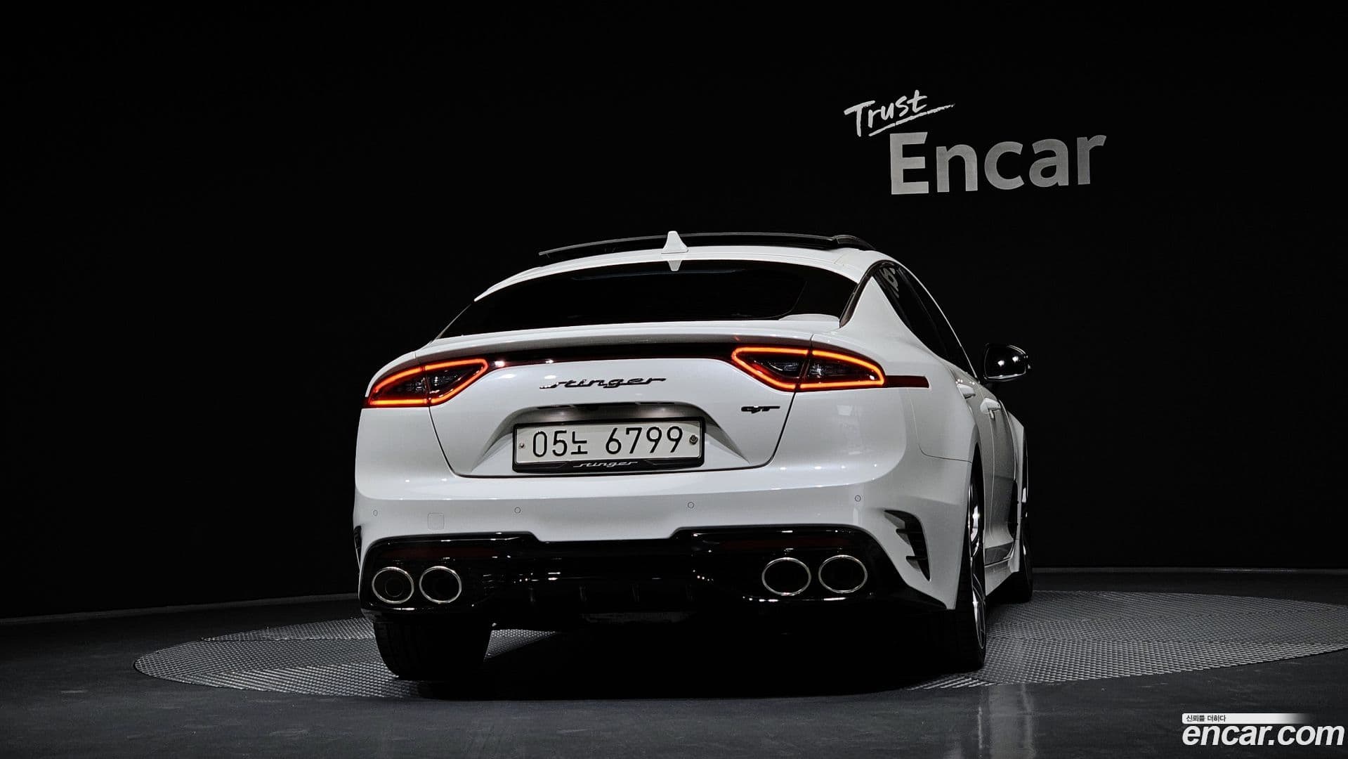 Main__Slider__Photo:Stinger Kia 2017.5-3