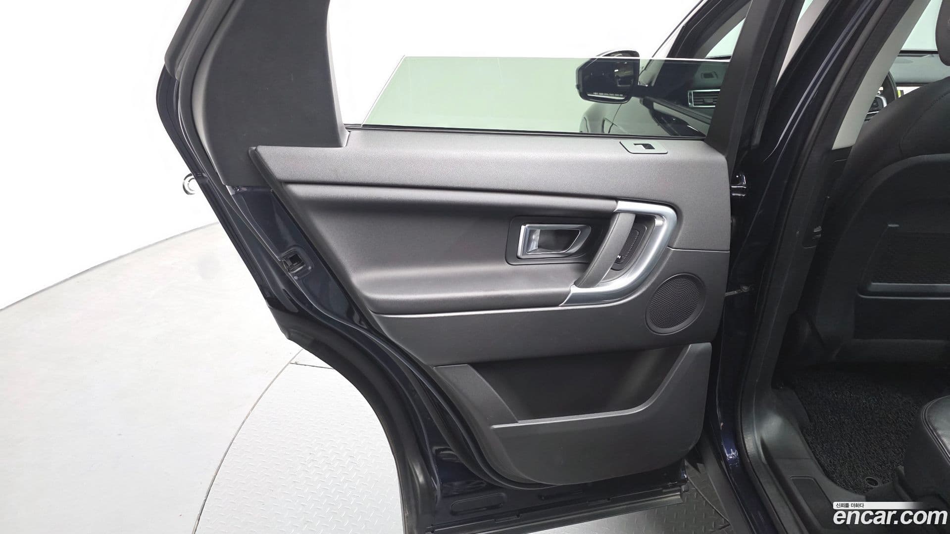 Main__Slider__Photo:Discovery Sport Land Rover 2019.2-24