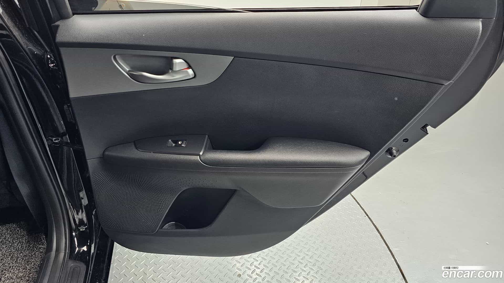 K3 Kia 2021.0-INNER-035
