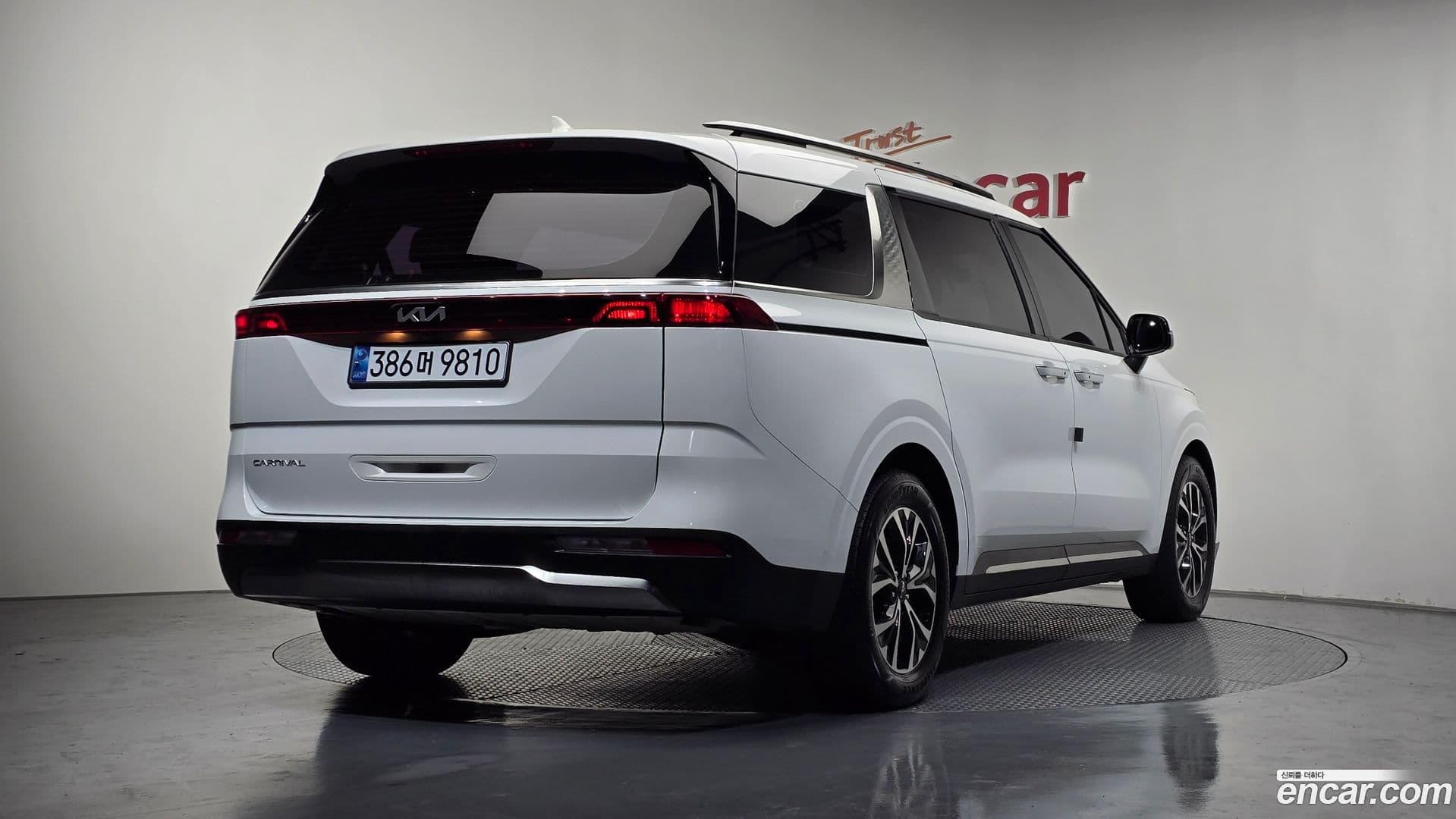 Main__Slider__Photo:Canival Kia 2022.3-1