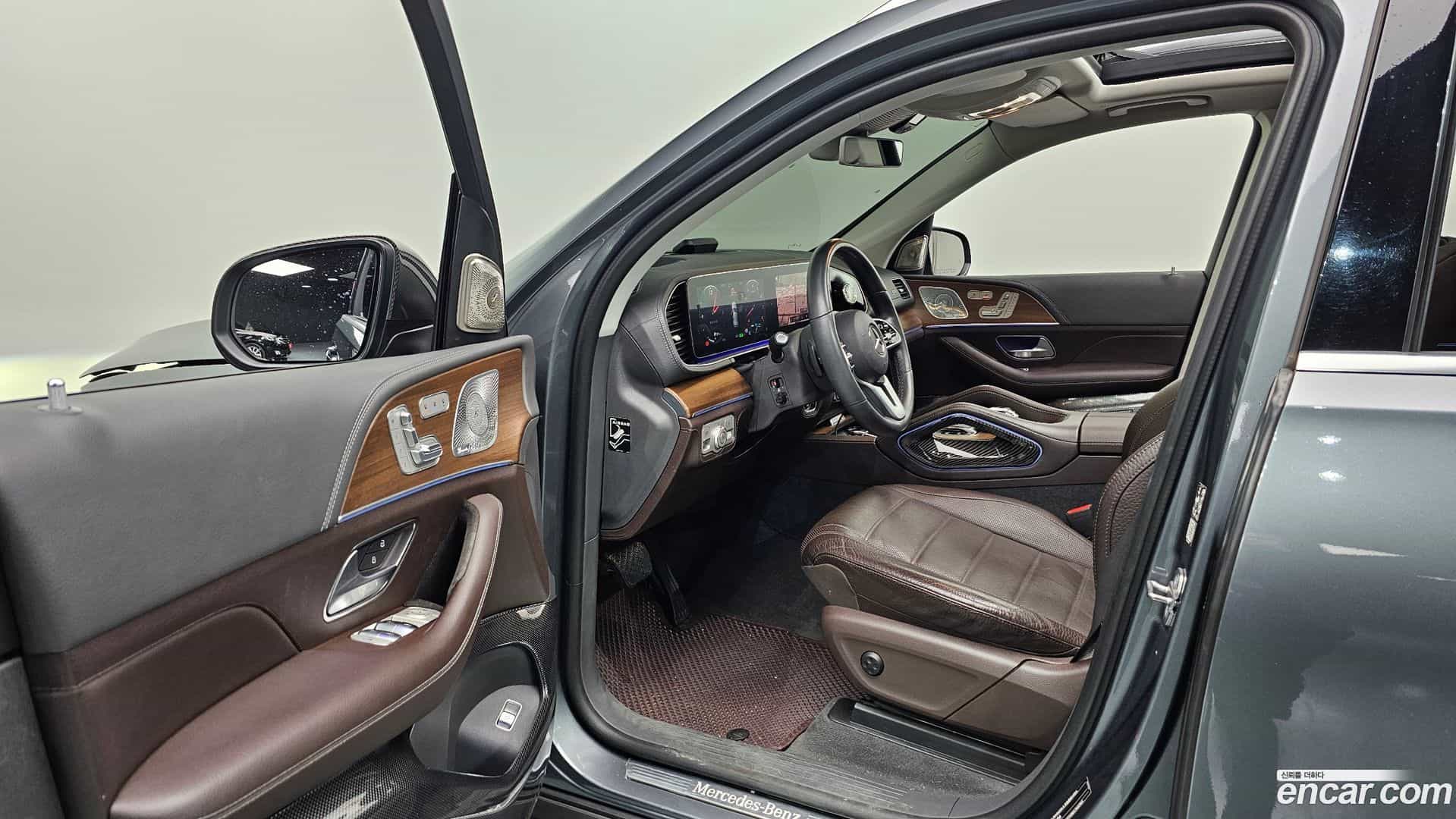 GLE-Class Mercedes-Benz 2020.4-INNER-010