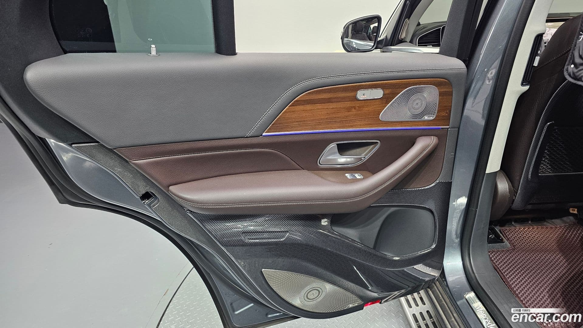 Main__Slider__Photo:GLE-Class Mercedes-Benz 2020.4-24