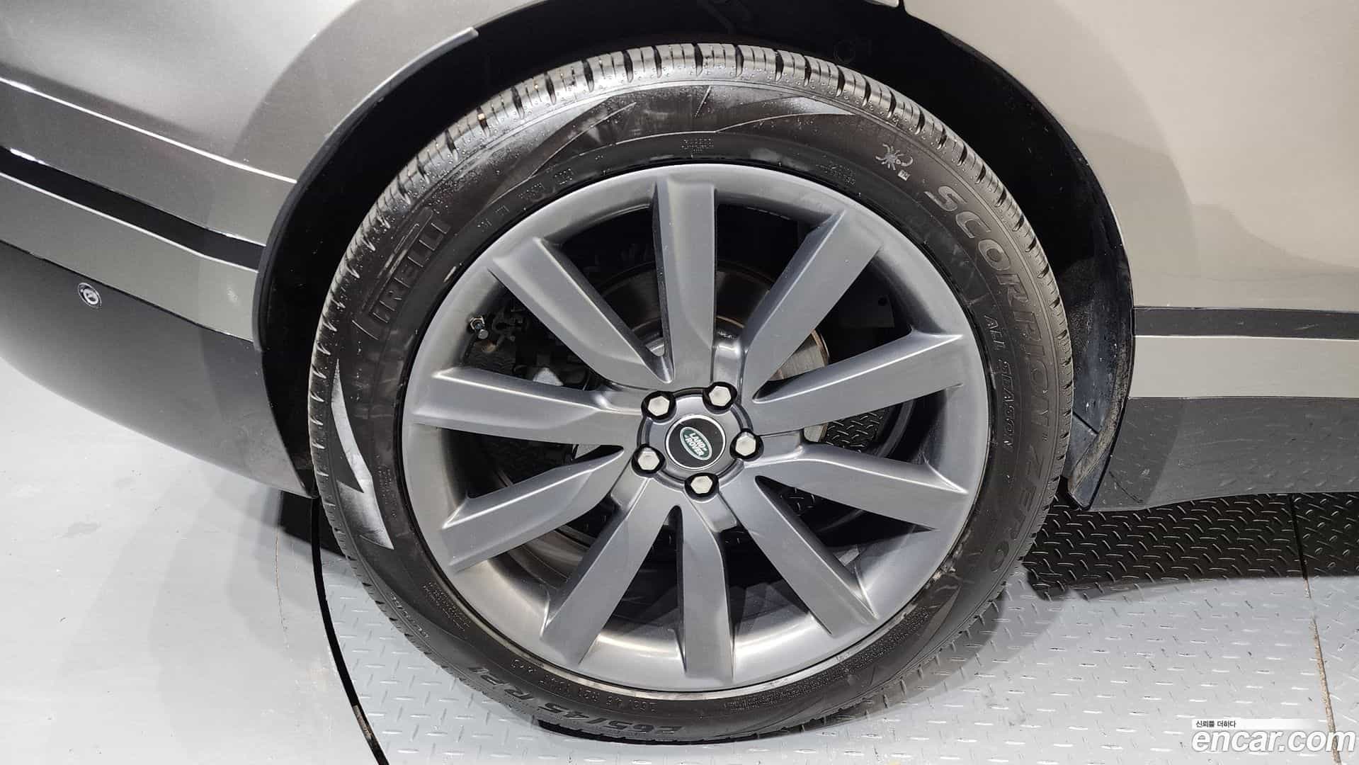 Range Rover Velar Land Rover 2019.0-OUTER-005