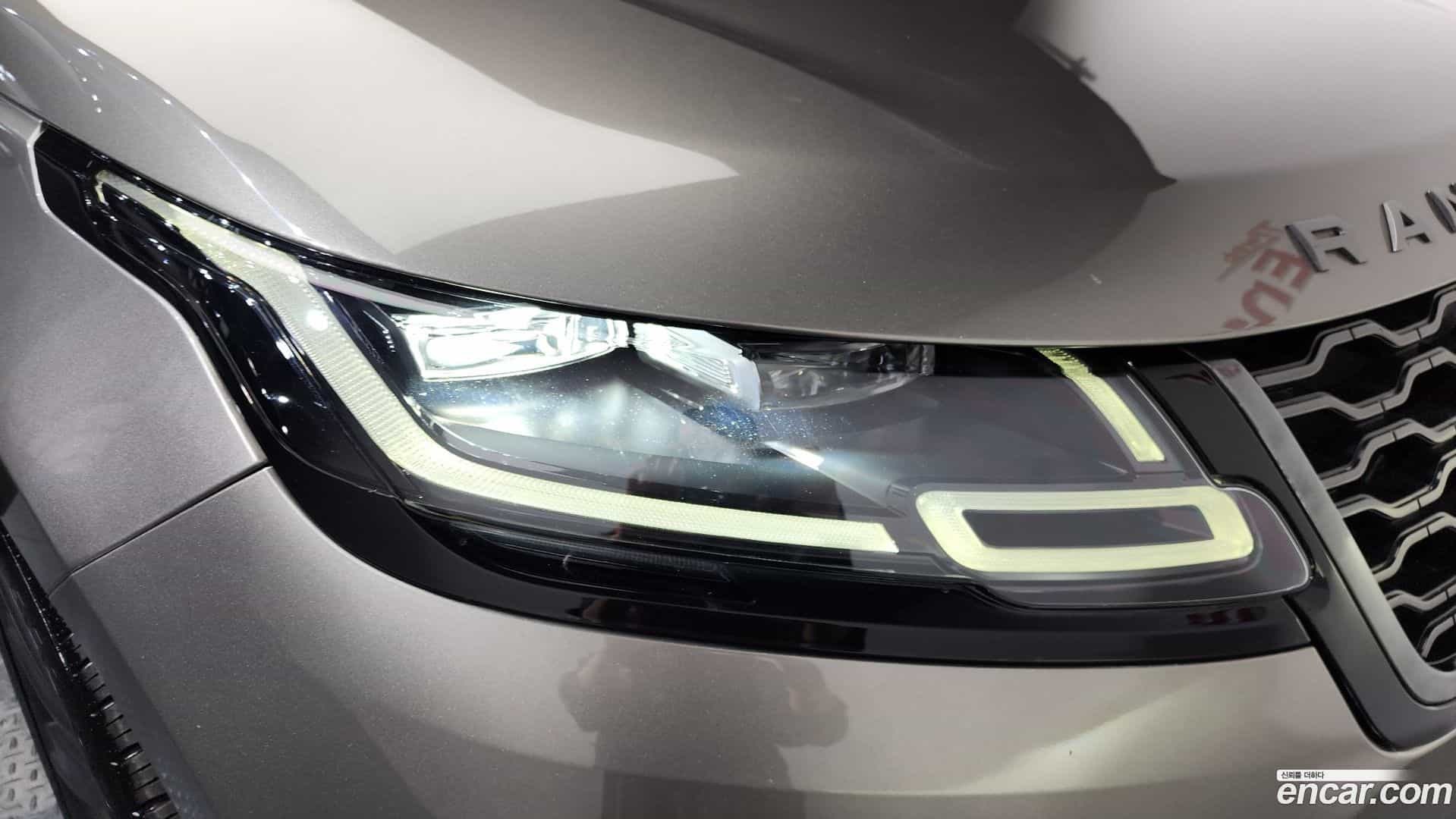 Range Rover Velar Land Rover 2019.0-OUTER-032