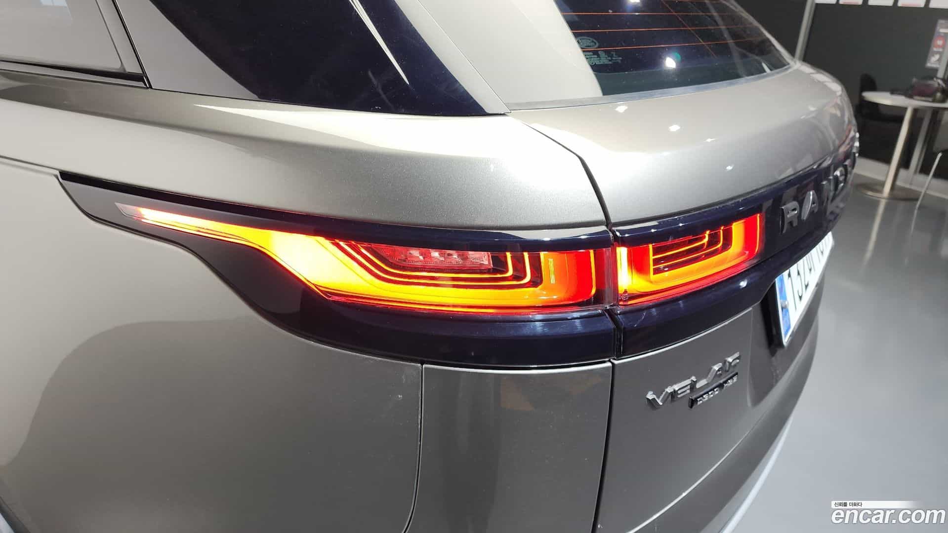 Range Rover Velar Land Rover 2019.0-OUTER-033