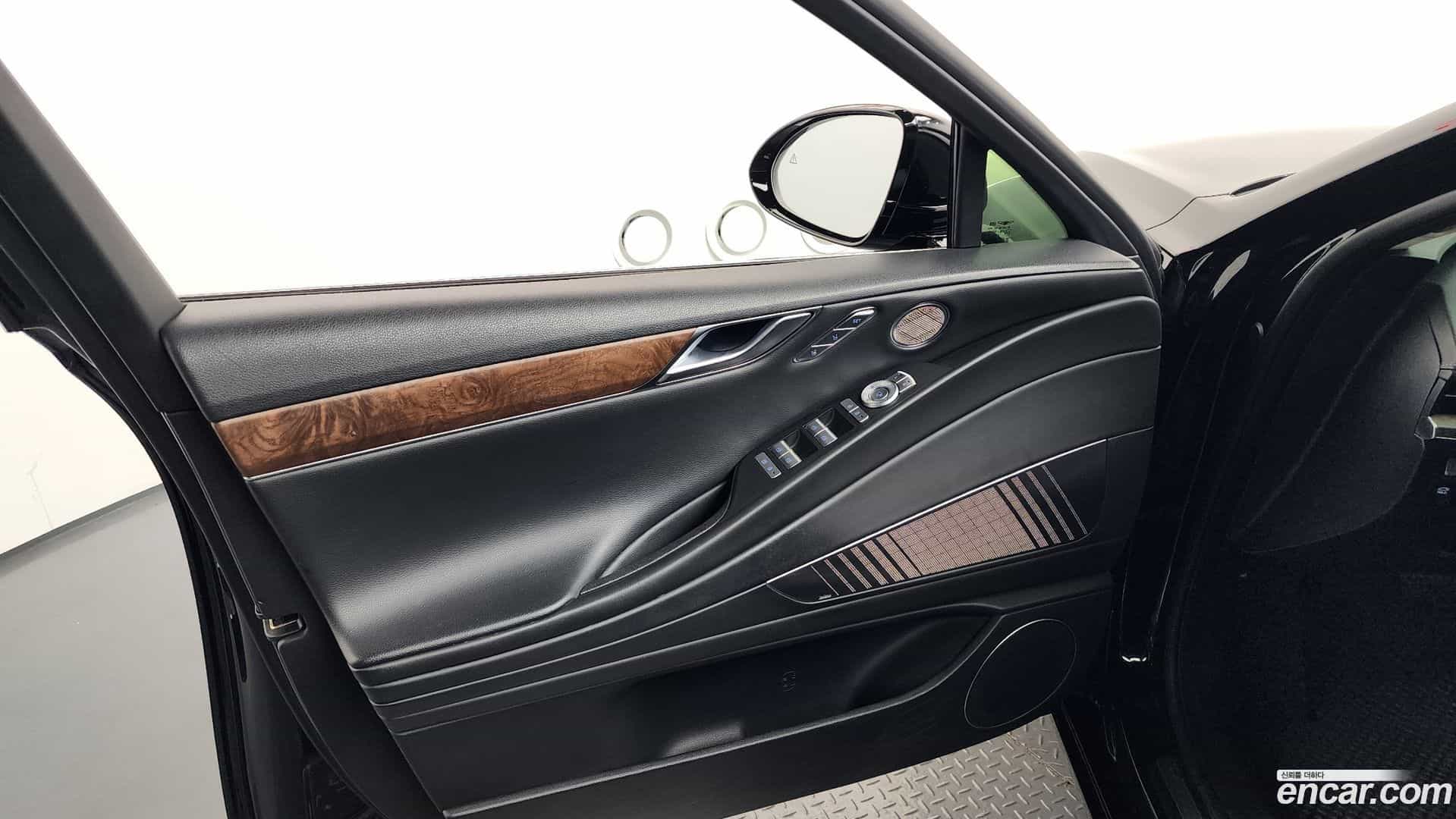 G80 Genesis 2023.0-INNER-034