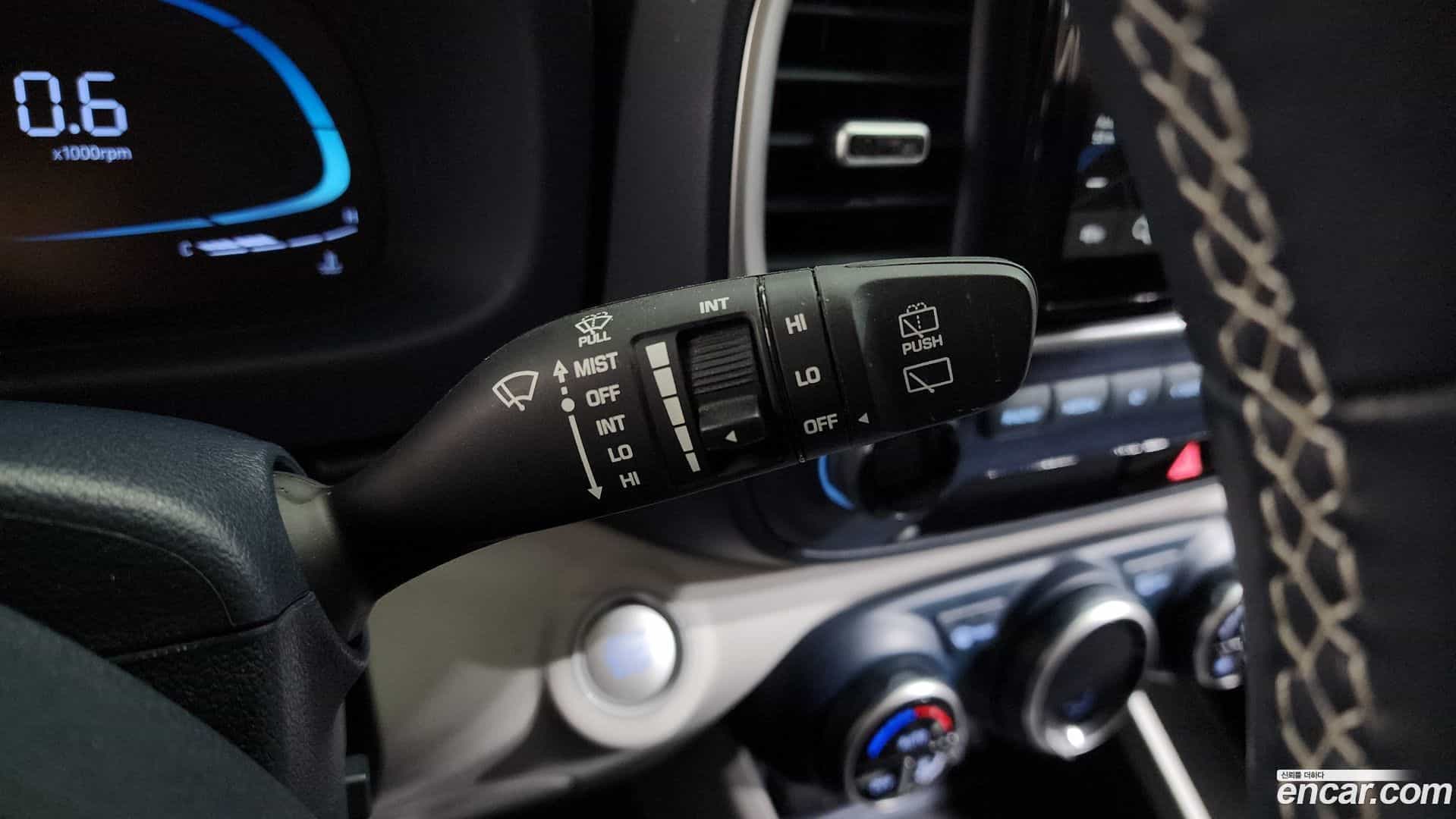 Venue Hyundai 2023.0-OPTION-042