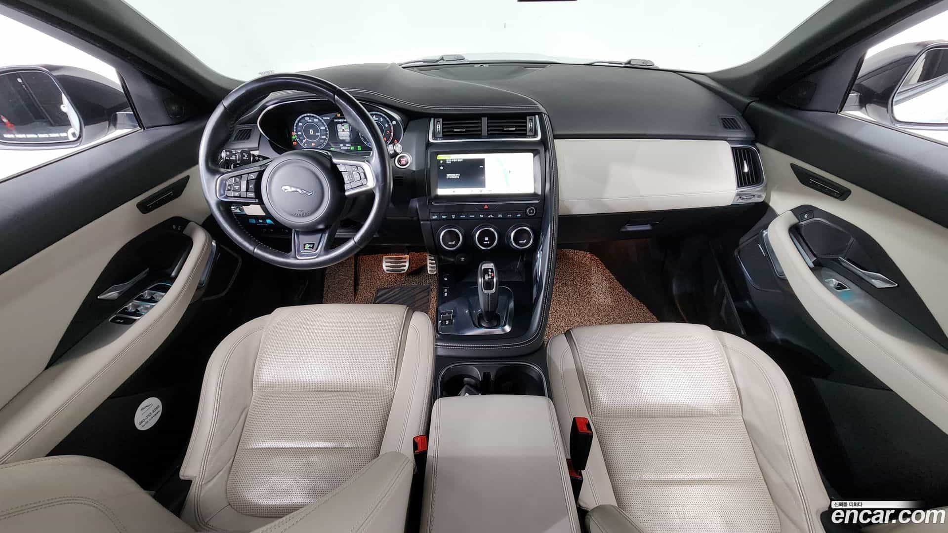 E-PACE Jaguar 2018.4-INNER-007