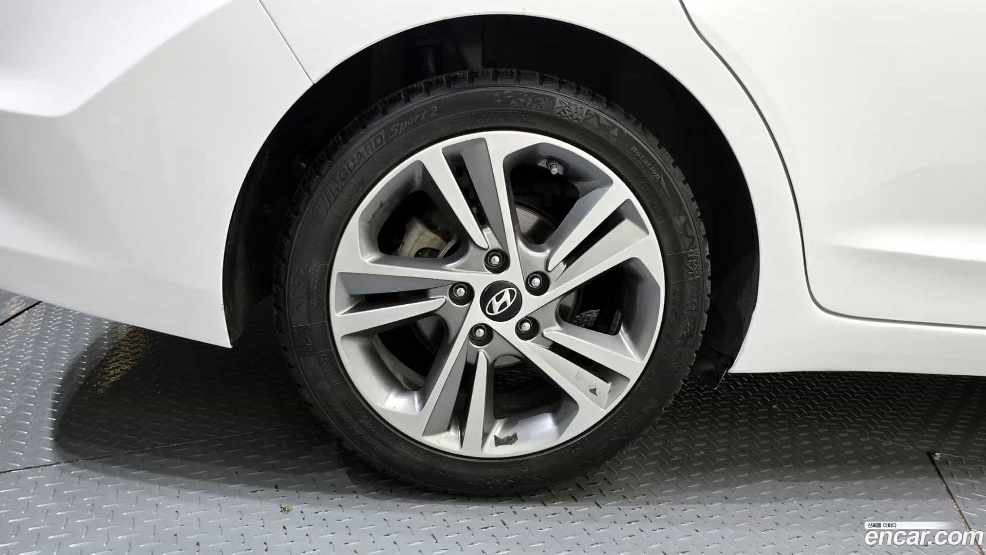 AVANTE Hyundai 2017.11-OUTER-005