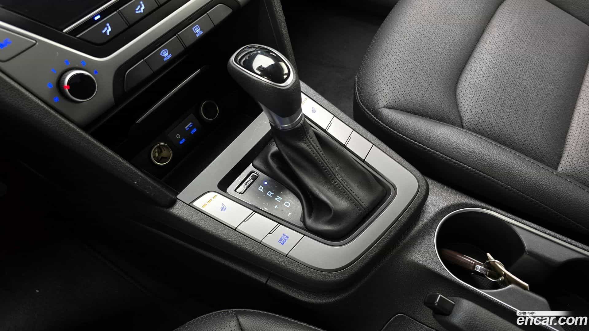 AVANTE Hyundai 2017.11-INNER-009