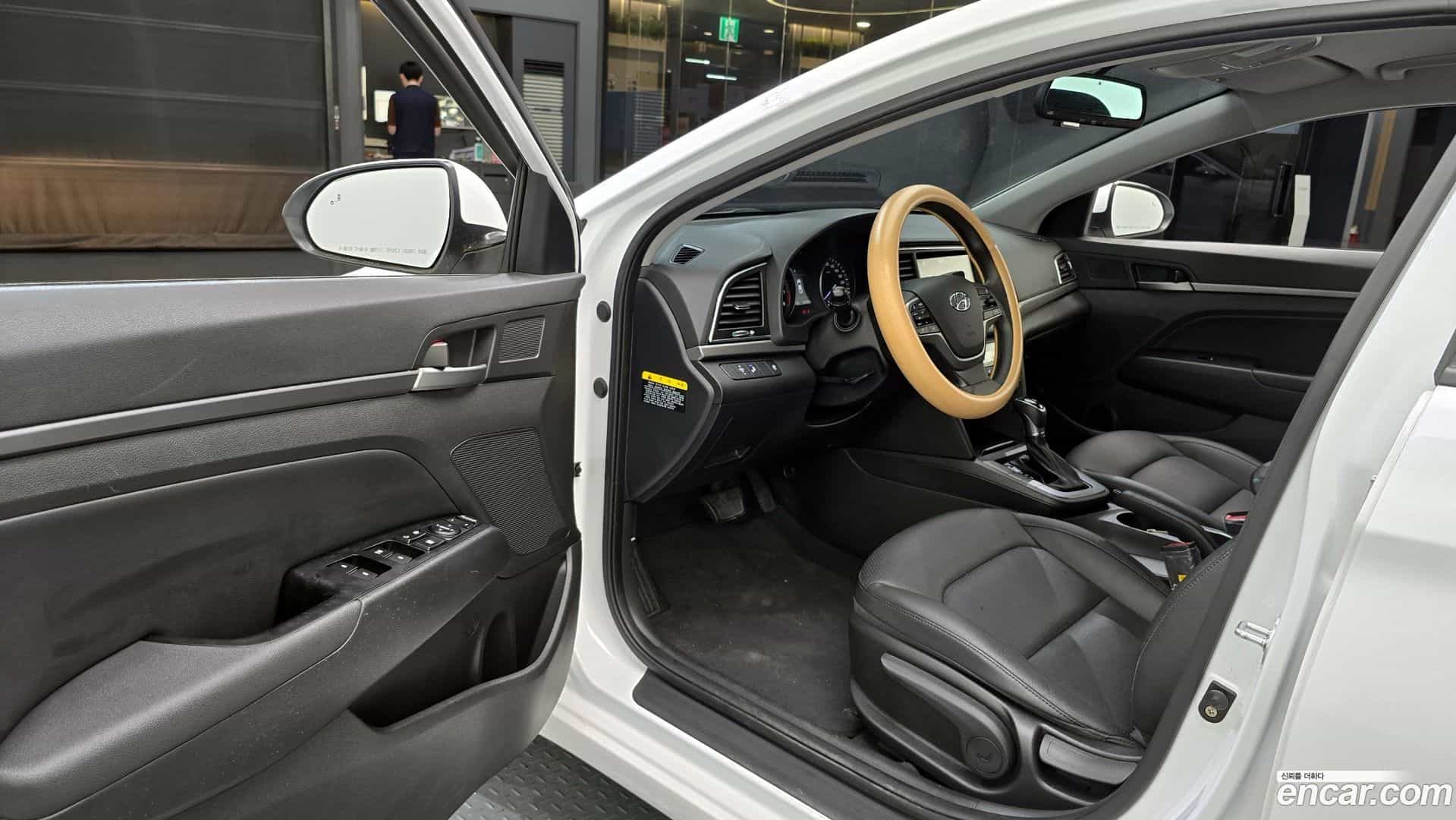 AVANTE Hyundai 2017.11-INNER-010