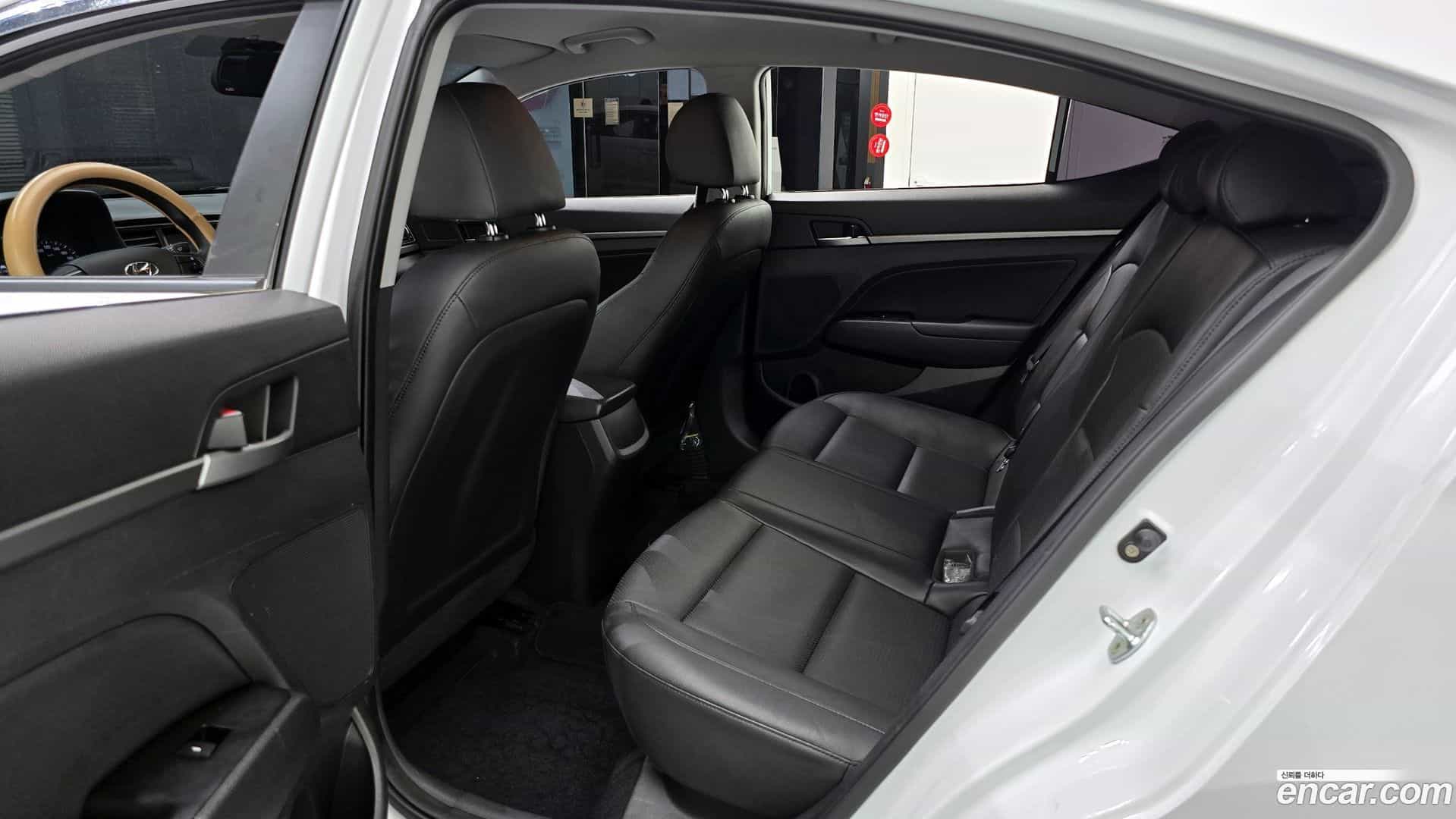 AVANTE Hyundai 2017.11-OPTION-016
